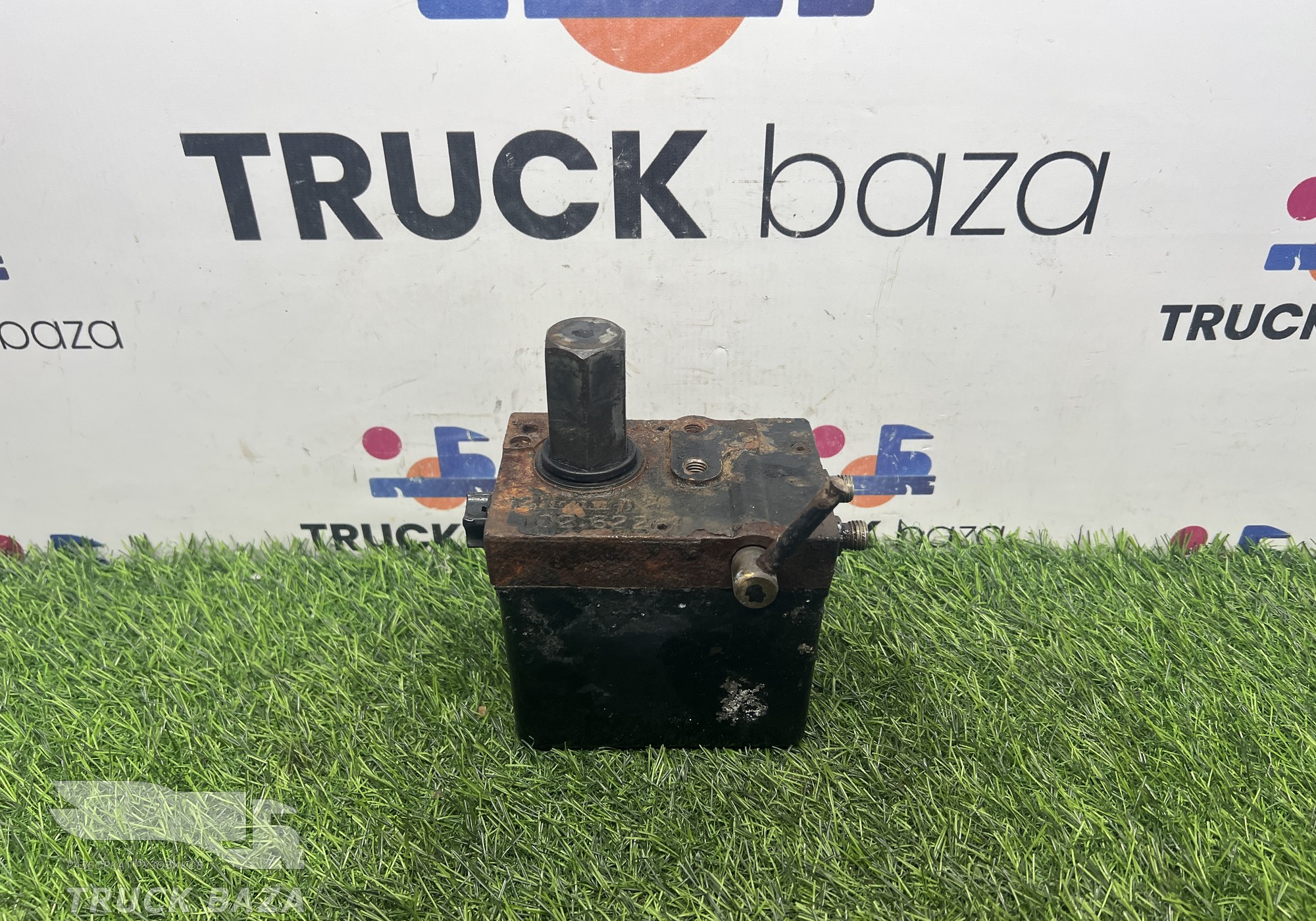 1026224 Насос подъема кабины