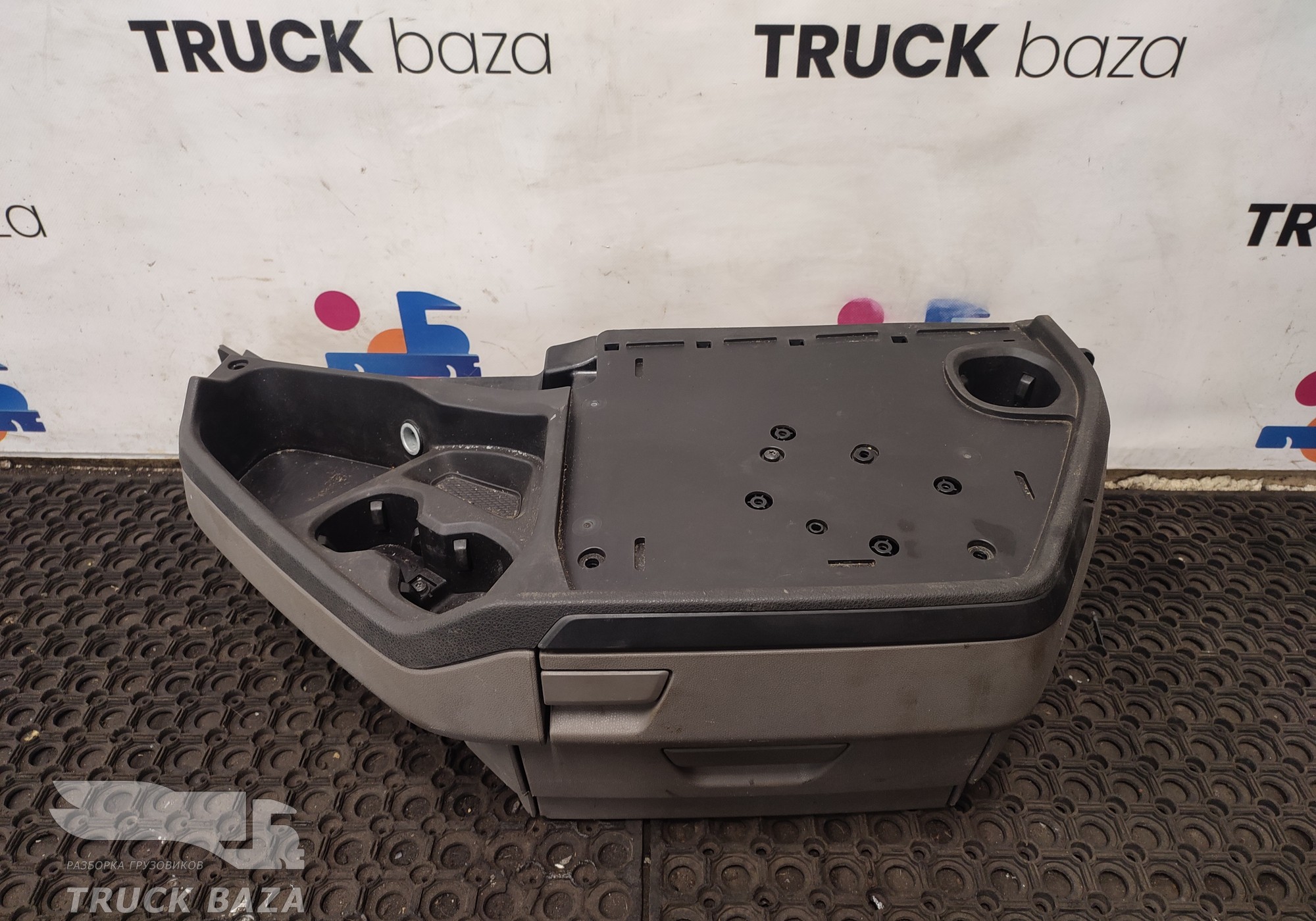 2083702 Панель торпедо центральная для Scania 6-series R (с 2016)