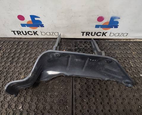 1426108 Кронштейн подножки правой