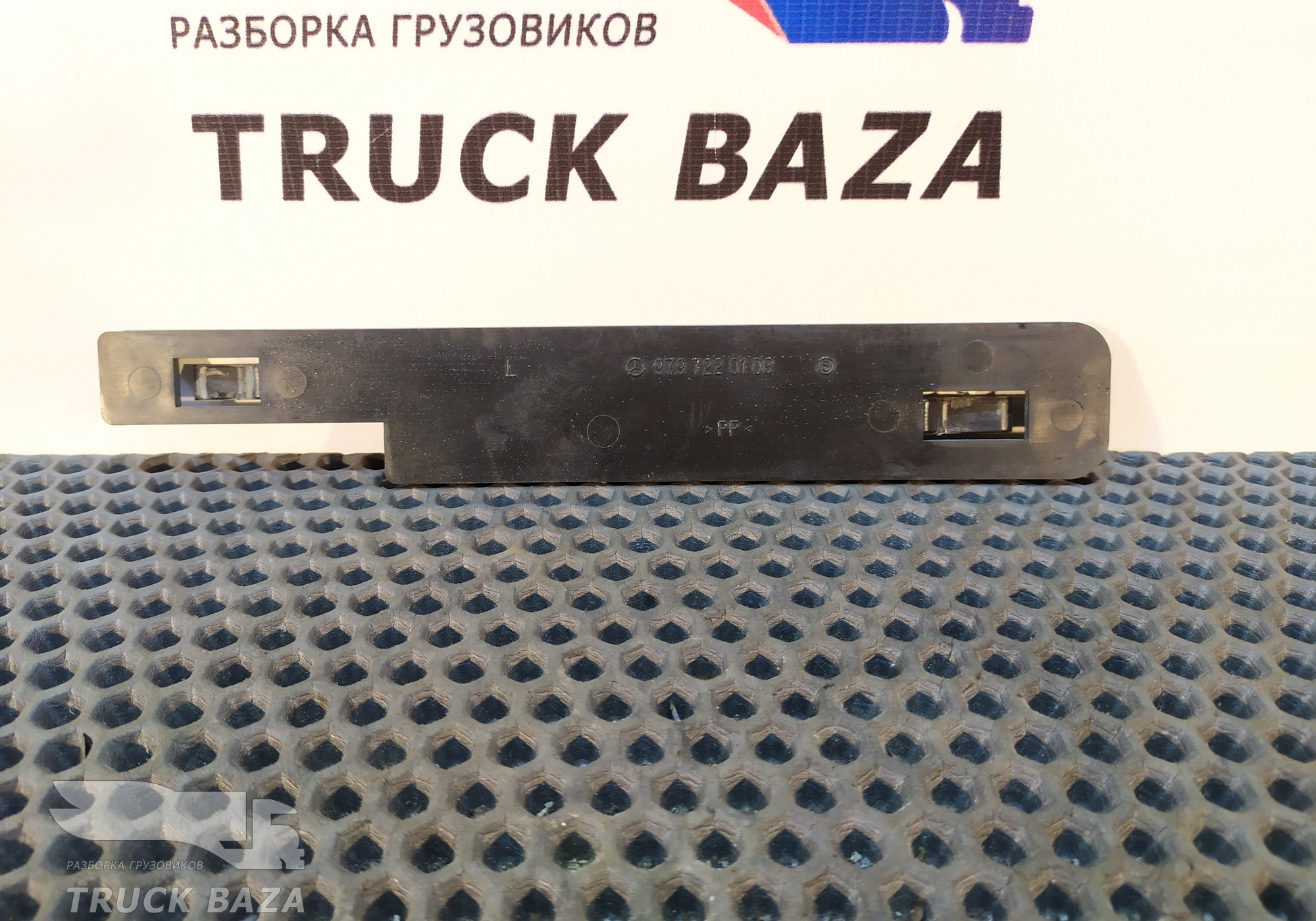 9797220108 Накладка двери левой для Mercedes-Benz Axor II (с 2004 по 2010)
