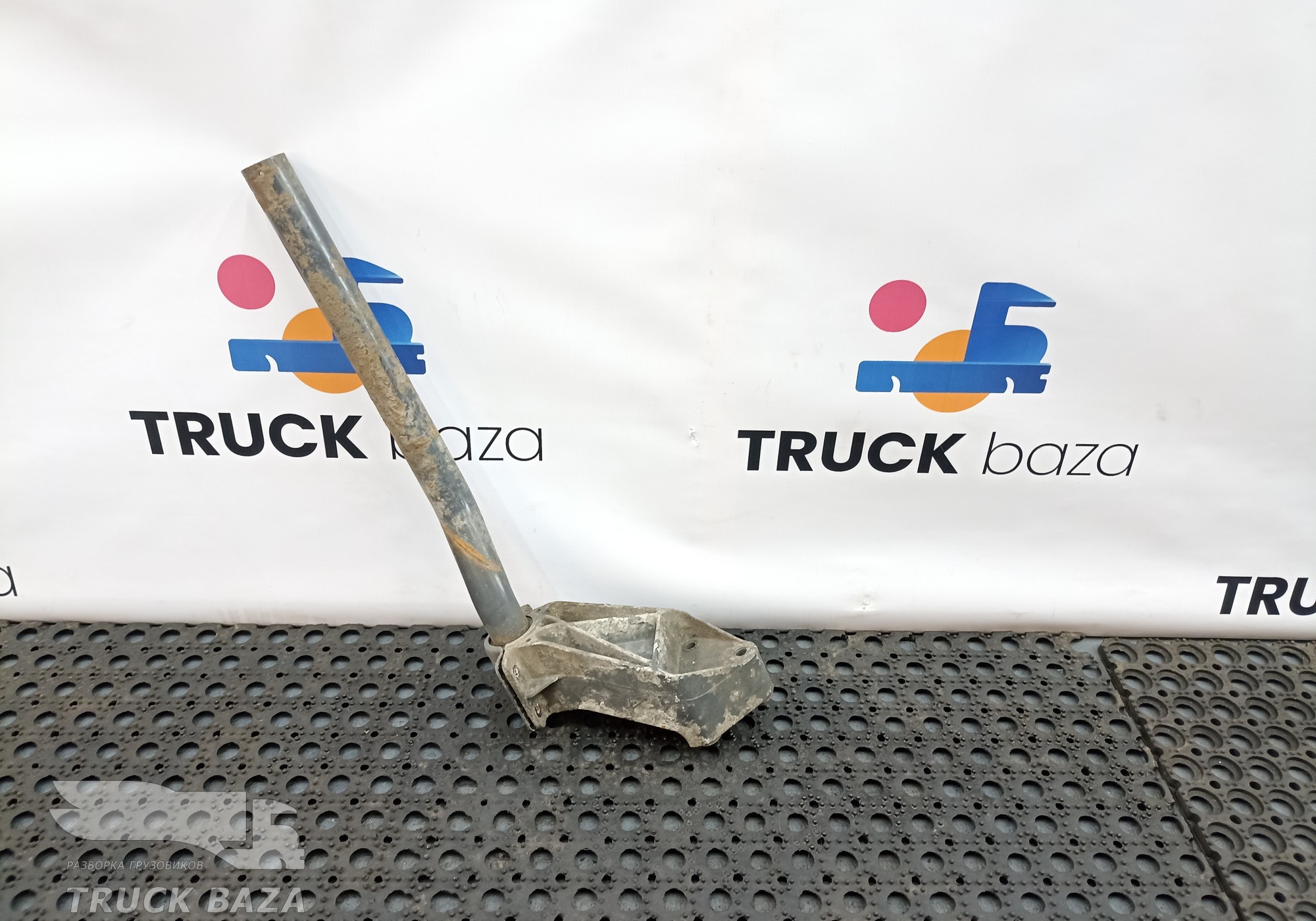 1893584 Кронштейн заднего крыла для Daf CF