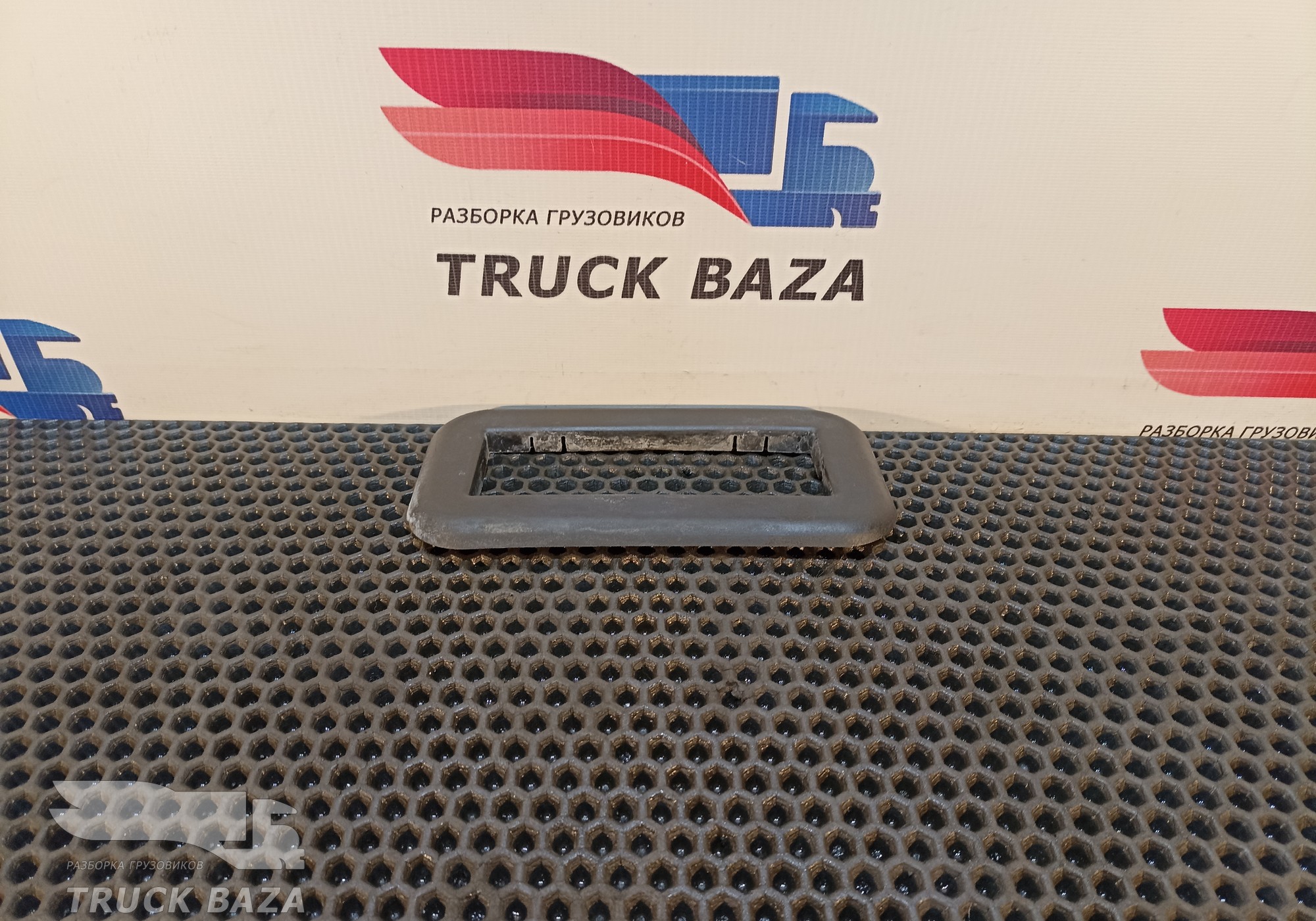 504008815 Накладка ручки двери для Iveco Stralis I (с 2002)