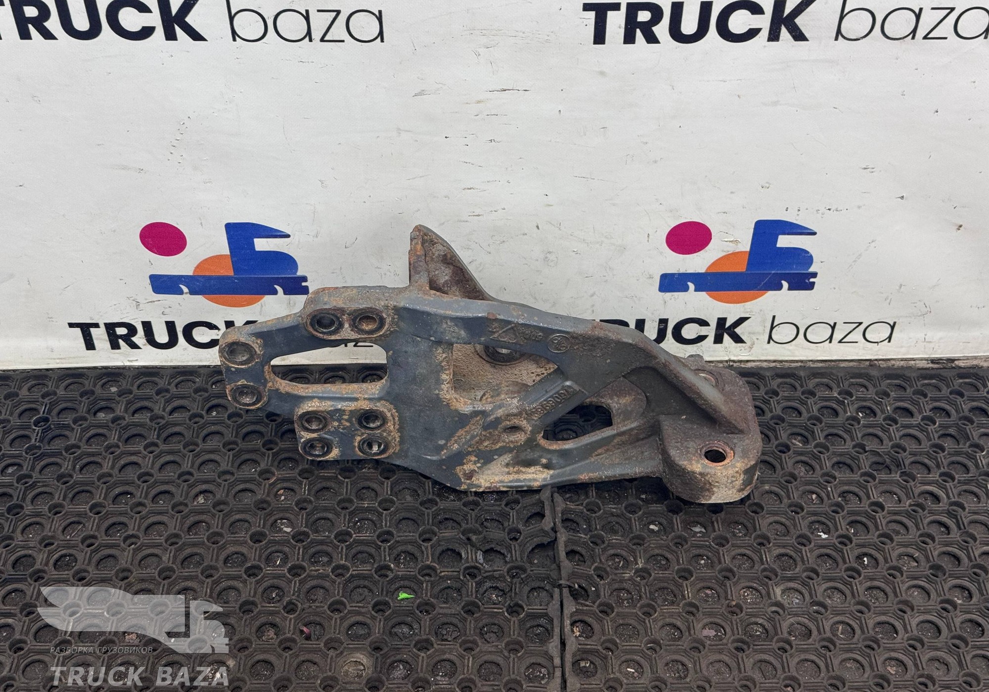 1606969 Кронштейн рессоры передней левый