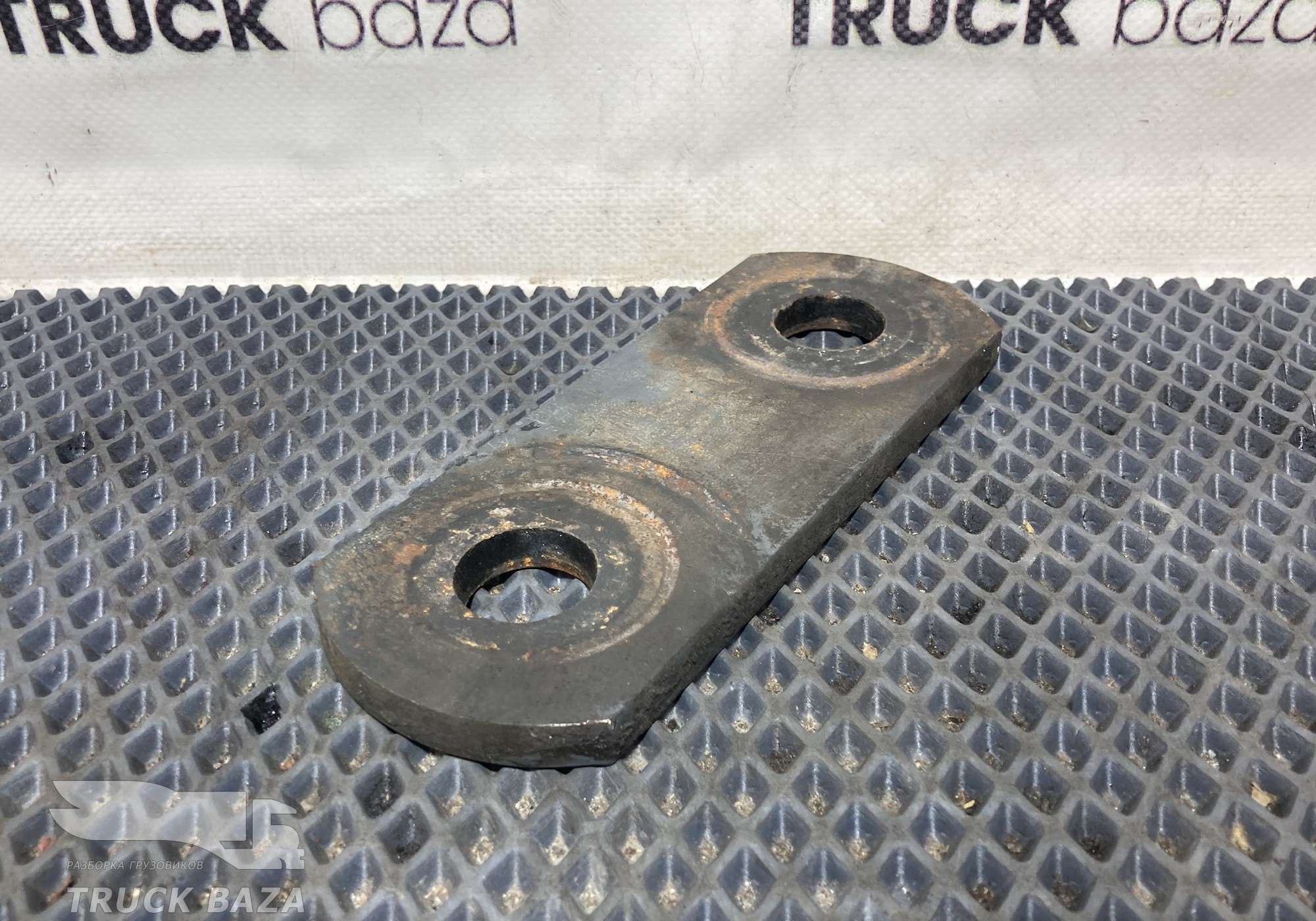 1398376 Серьга передней рессоры