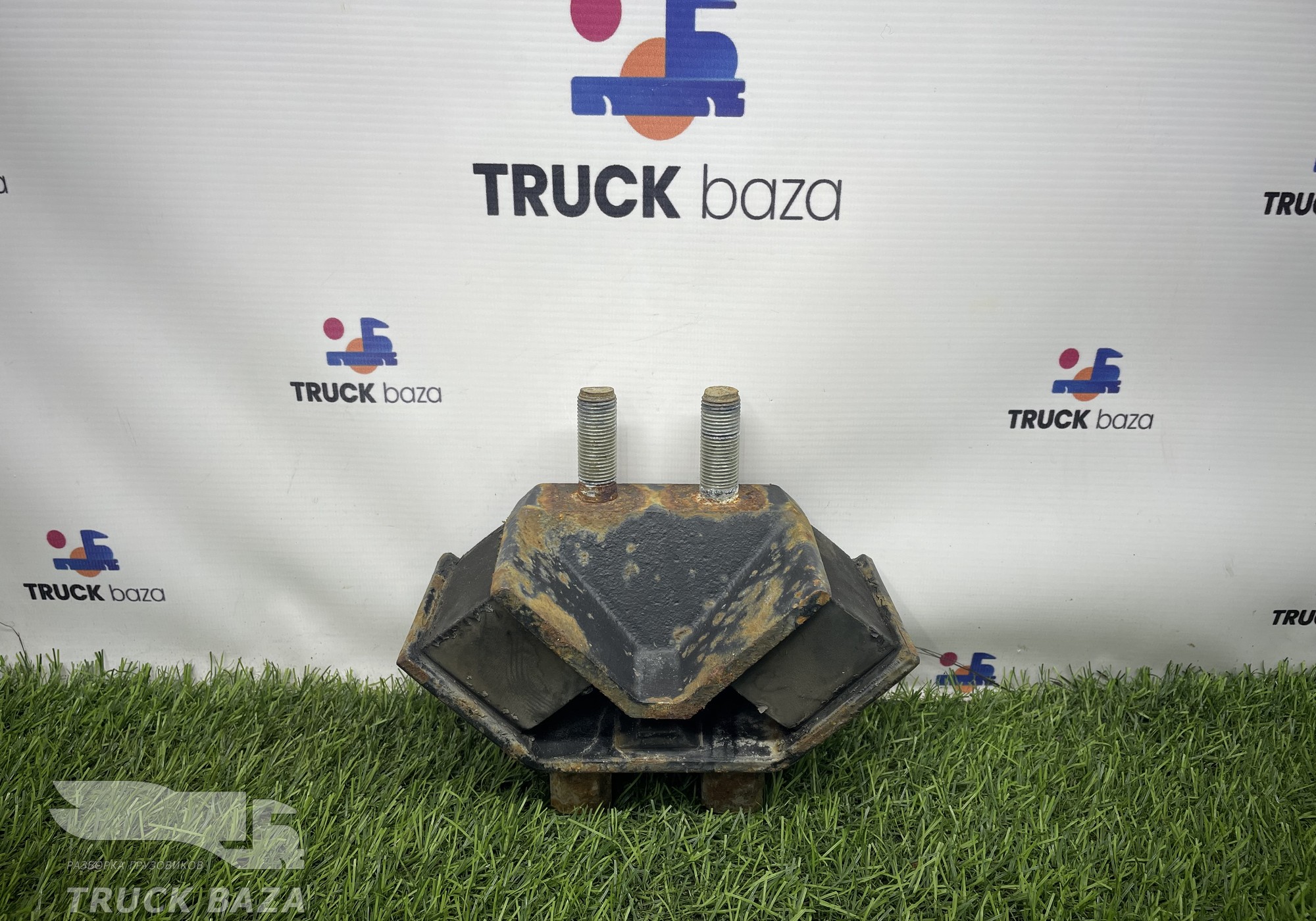 54901001353 Подушка двигателя передняя для КАМАЗ 5490 (с 2013)