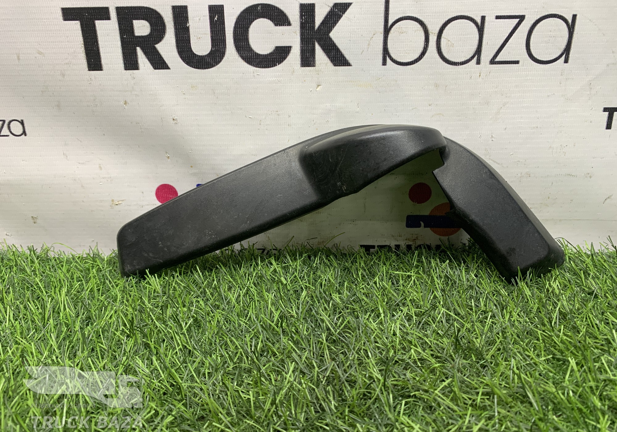 81637320074 Крышка кронштейна зеркала правая для Man TGX