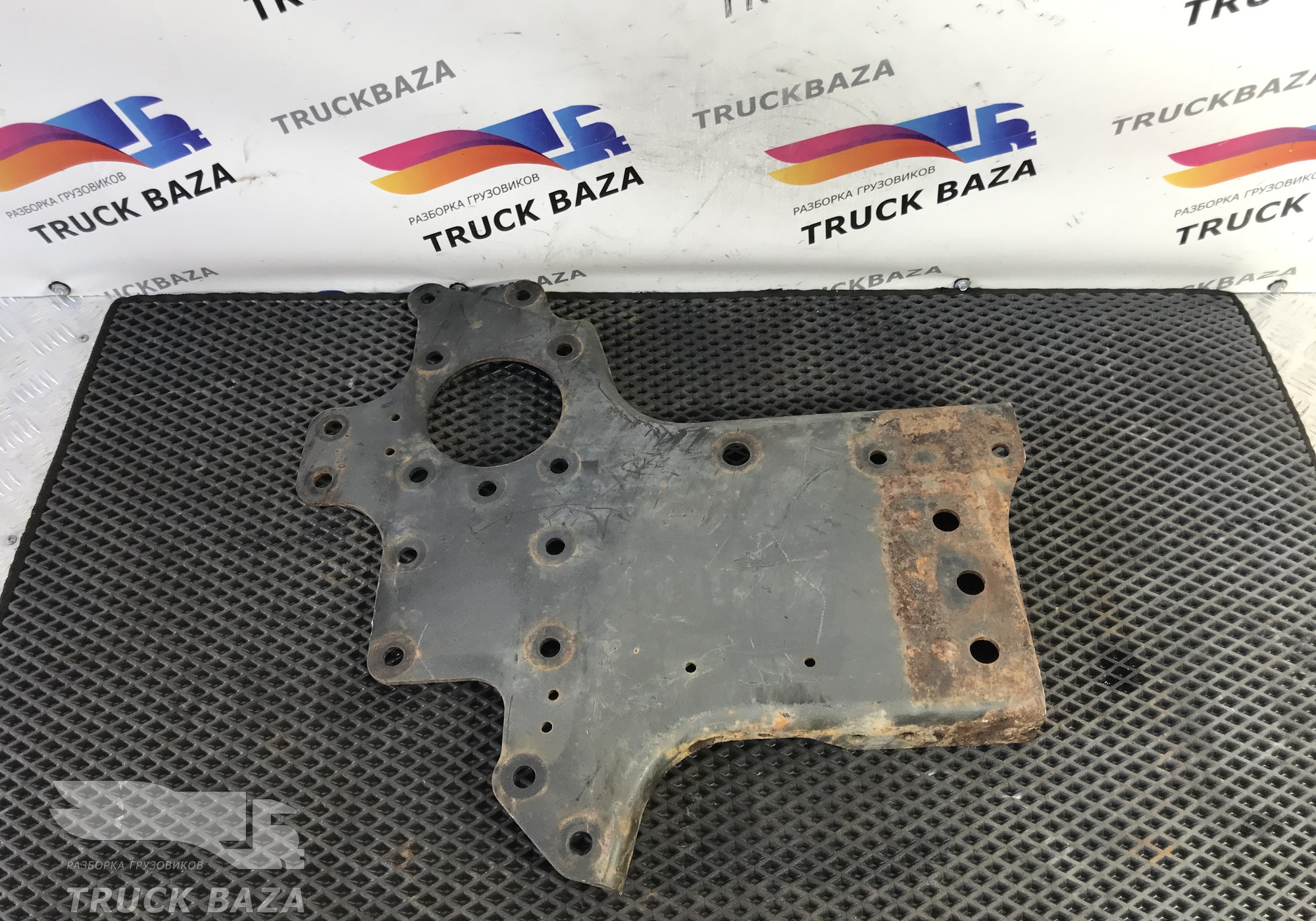 9303100190 Кронштейн усилителя переднего бампера правый для Mercedes-Benz