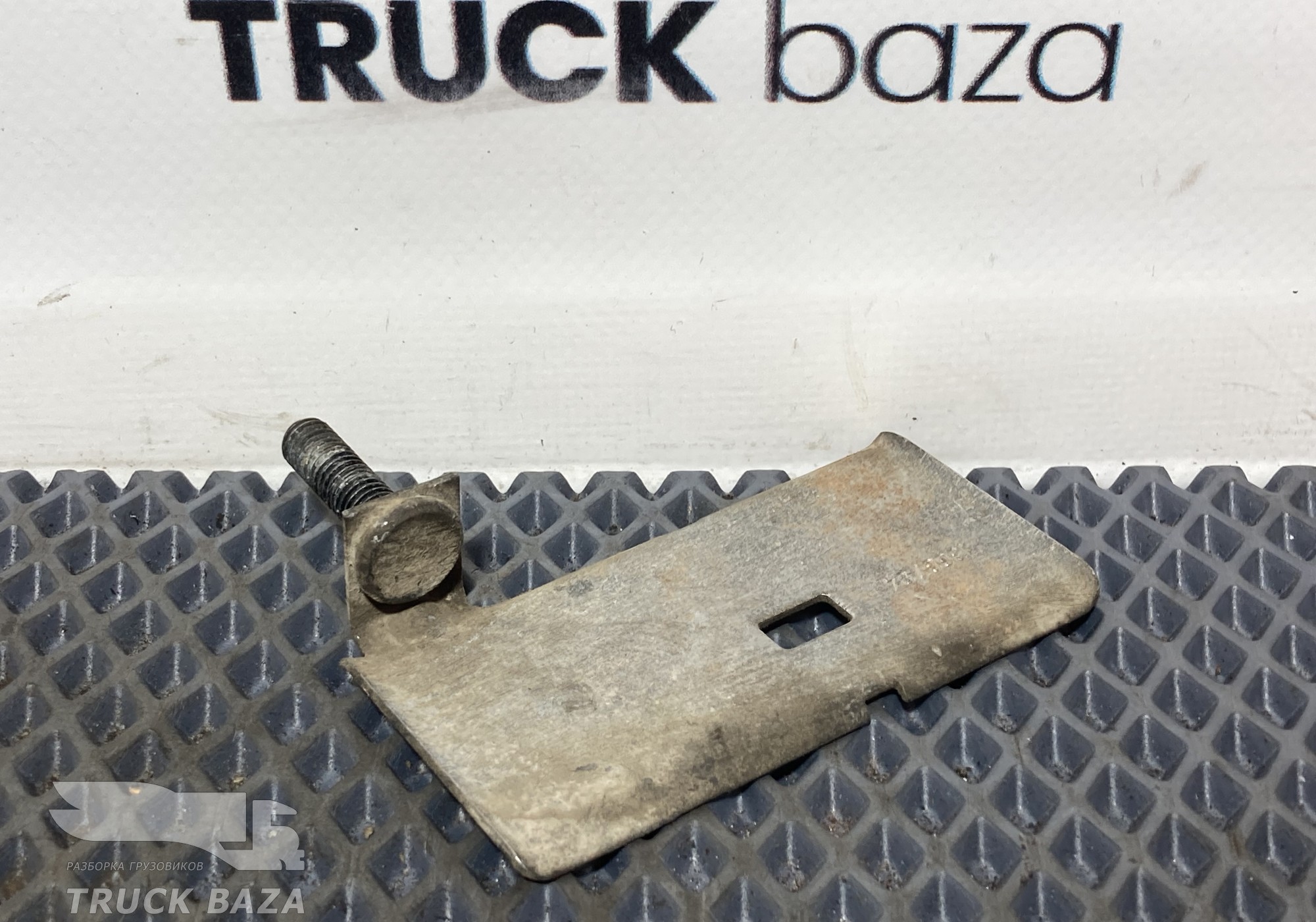 1368794 Кронштейн трубопроводов