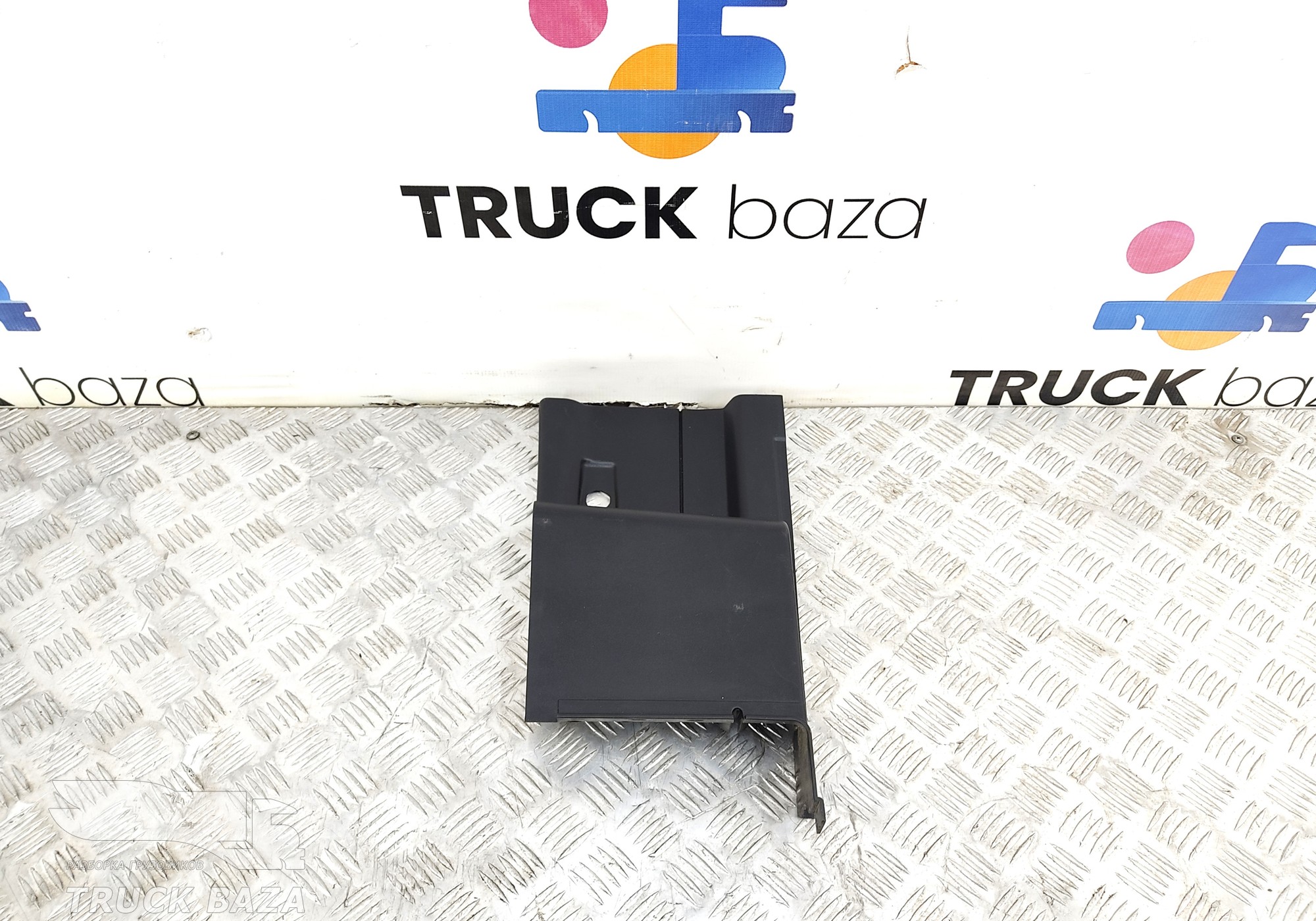 81625710057 Накладка ремня безопасности