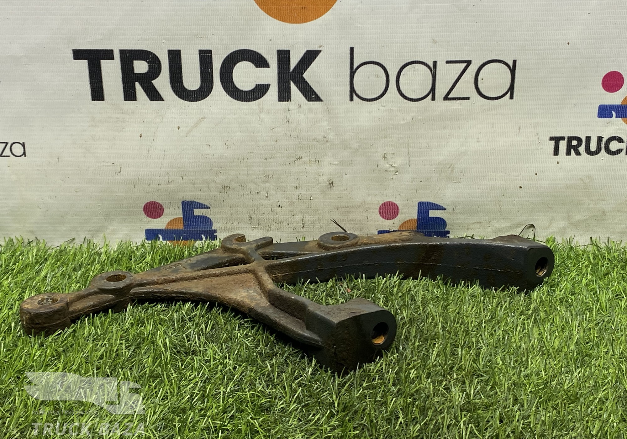 1477482 Кронштейн ящика АКБ для Scania