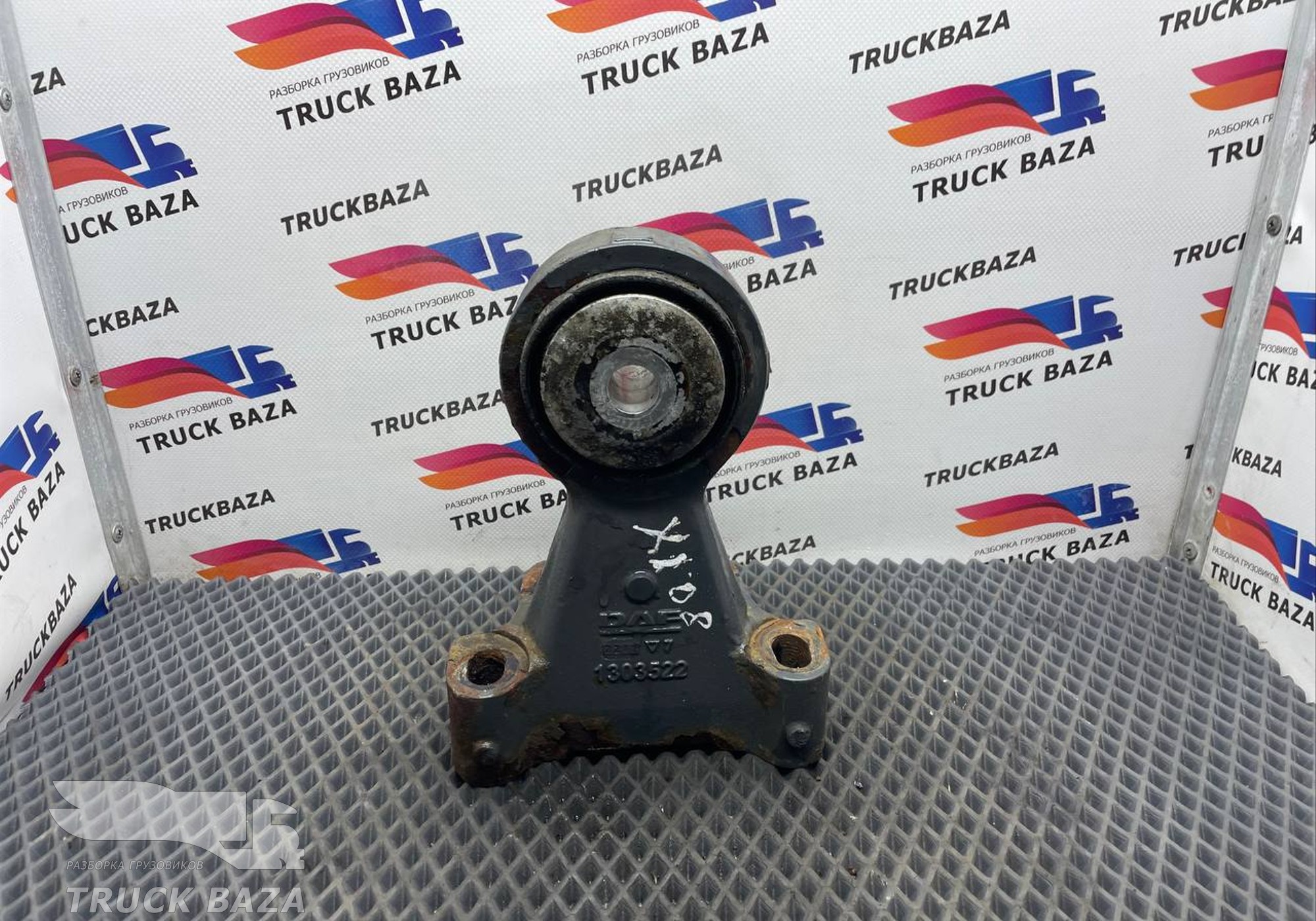 1303522 Кронштейн торсиона кабины левый для Daf XF105 (с 2005)