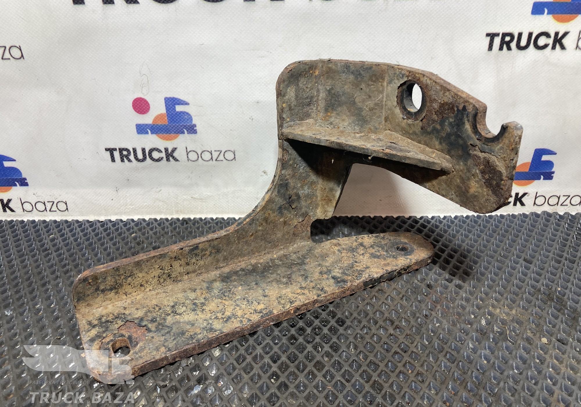 54901302090 Кронштейн радиатора левый для КАМАЗ 5490 (с 2013)