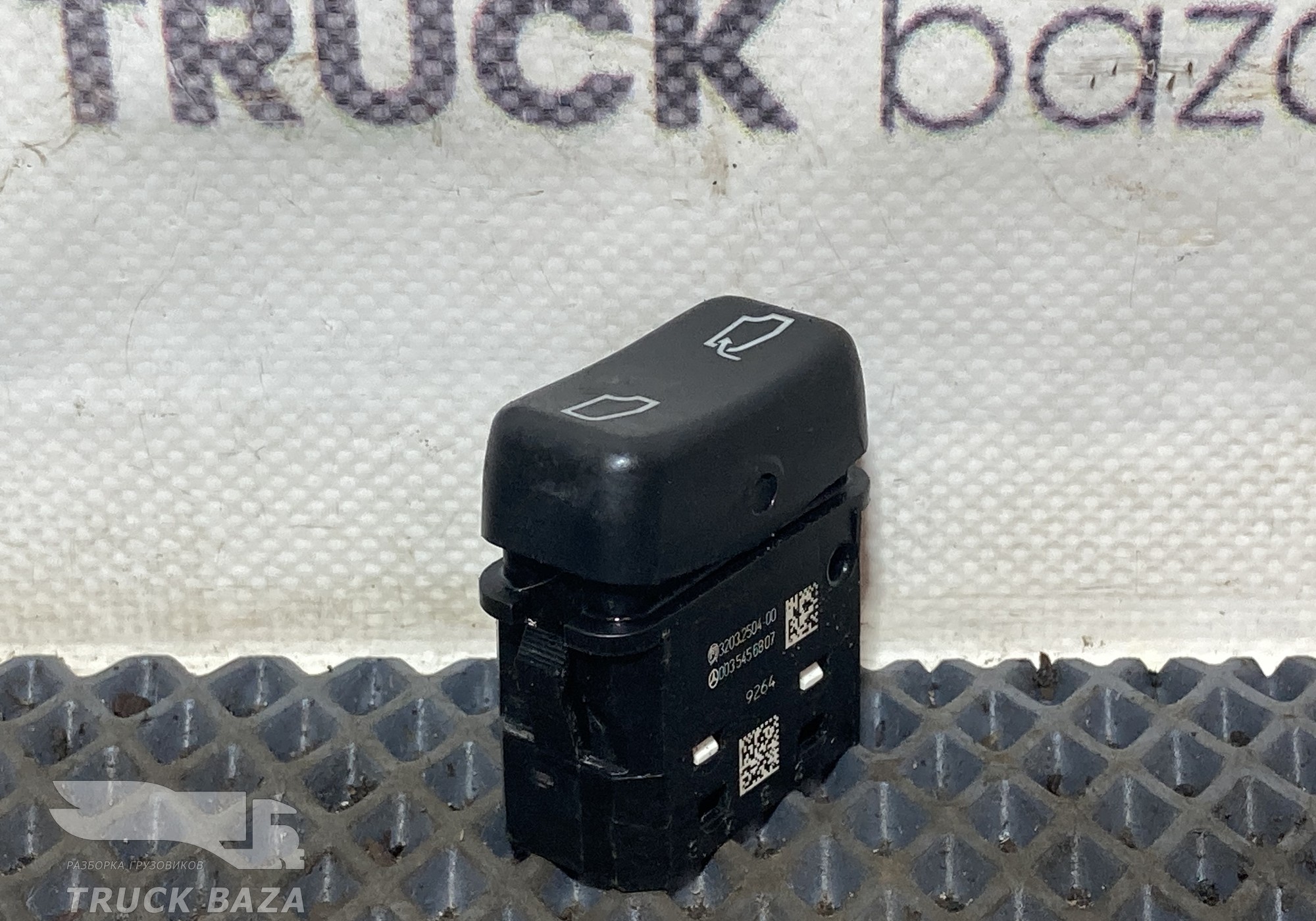 A0035456807 Кнопка люка