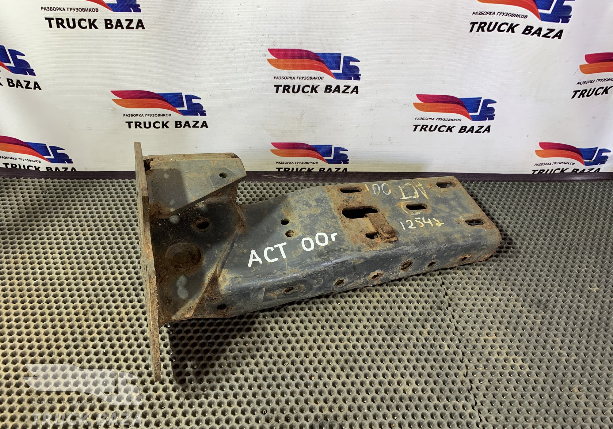 9425203033 Кронштейн подножки правый для Mercedes-Benz