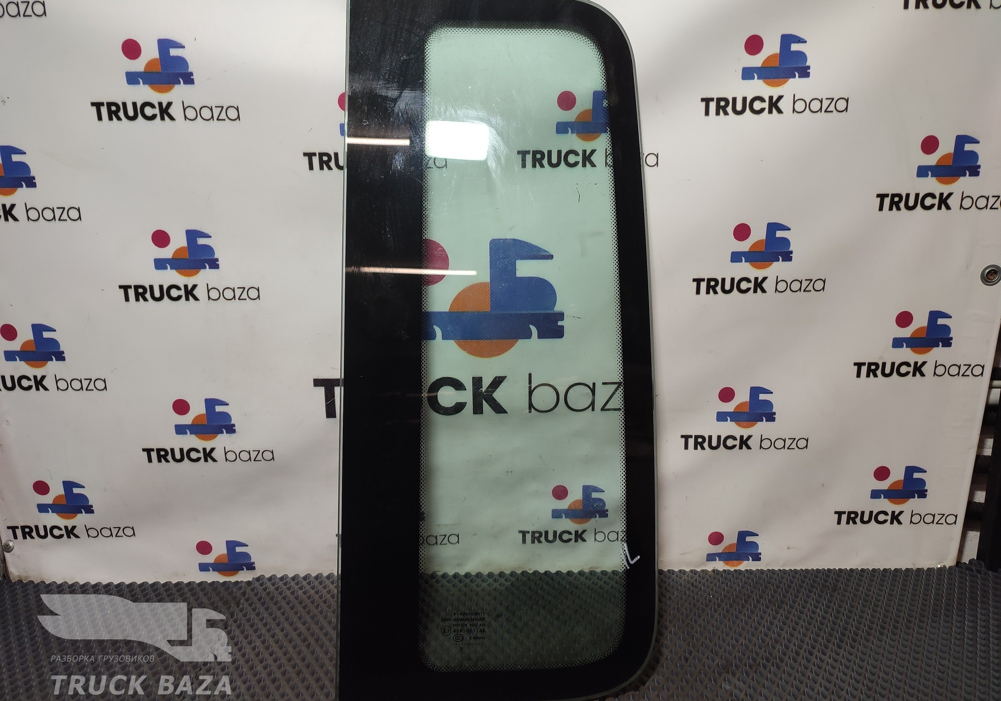 81625500017 Стекло боковое левое