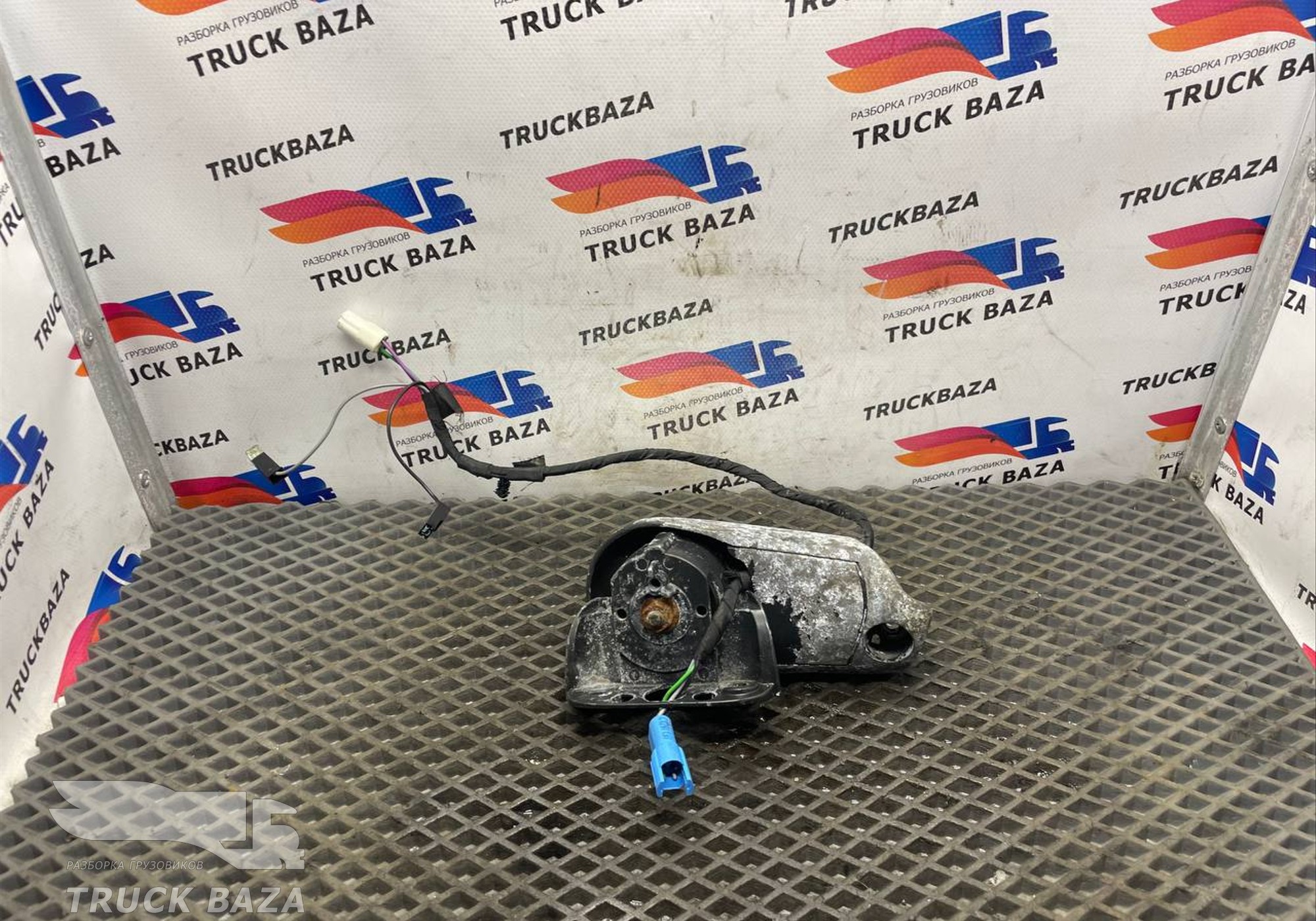 1346706 Кронштейн зеркала правого нижний