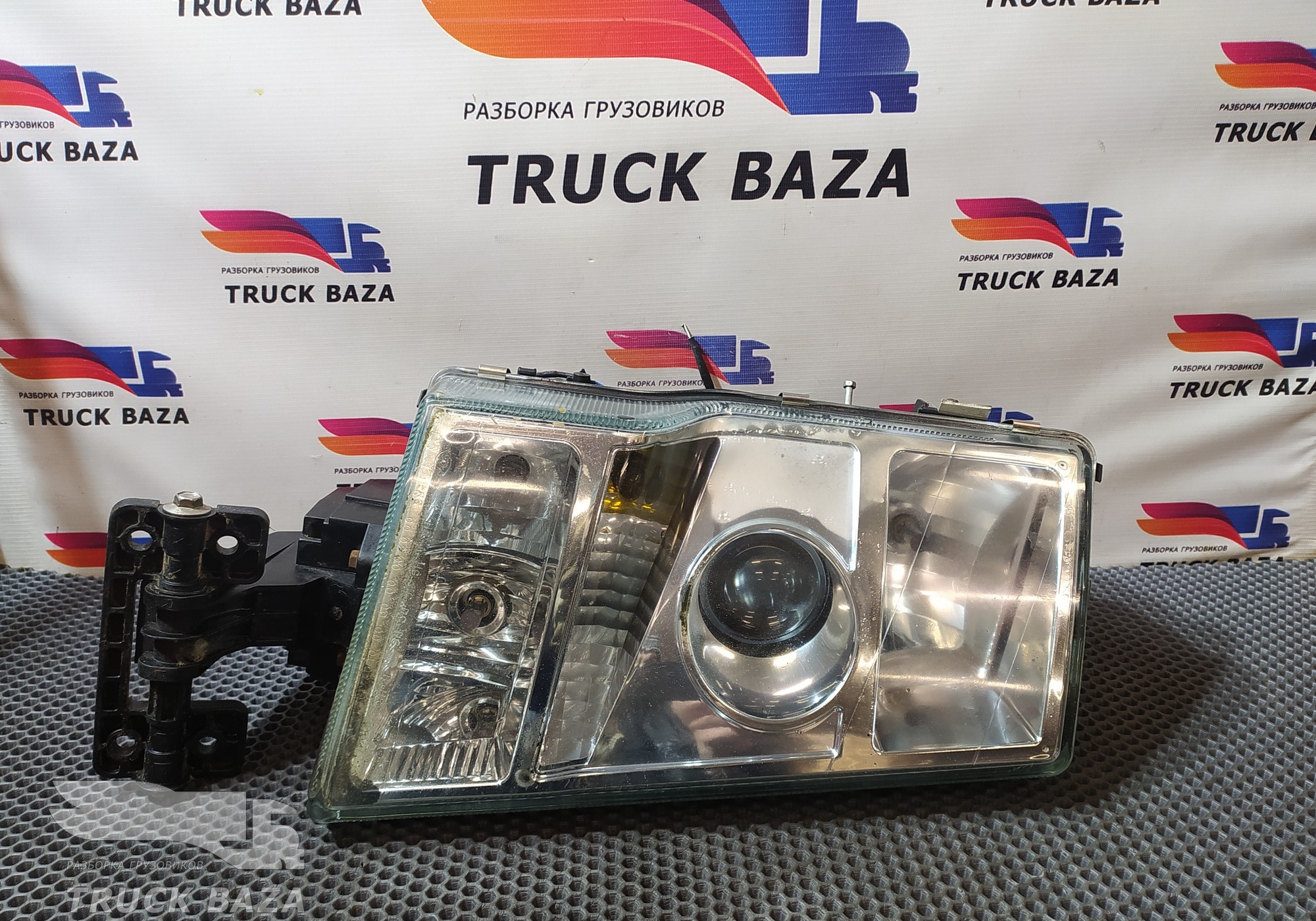 20713721 Фара правая для Volvo FM II (с 2002)