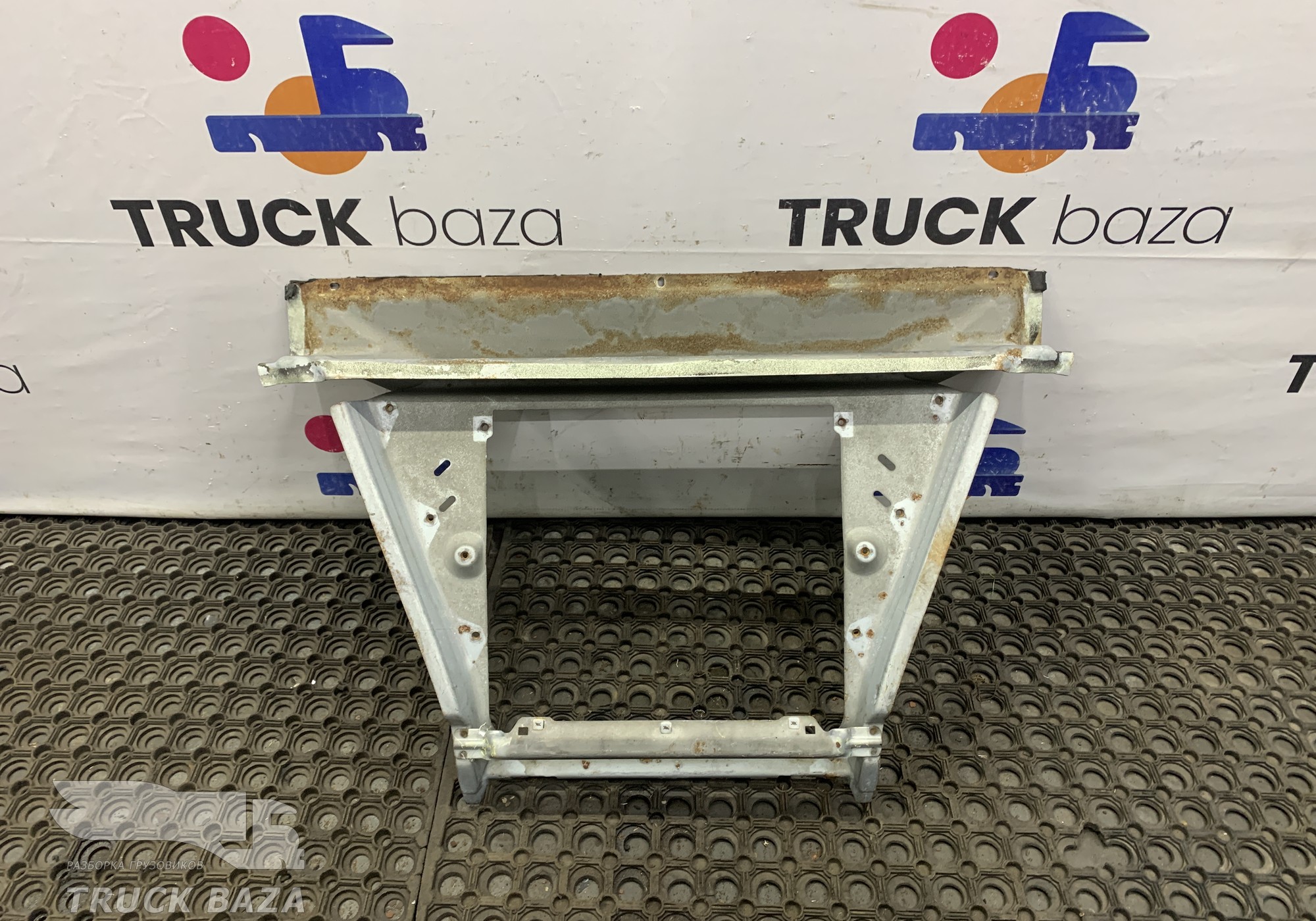 1308797 Кронштейн торпедо для Daf