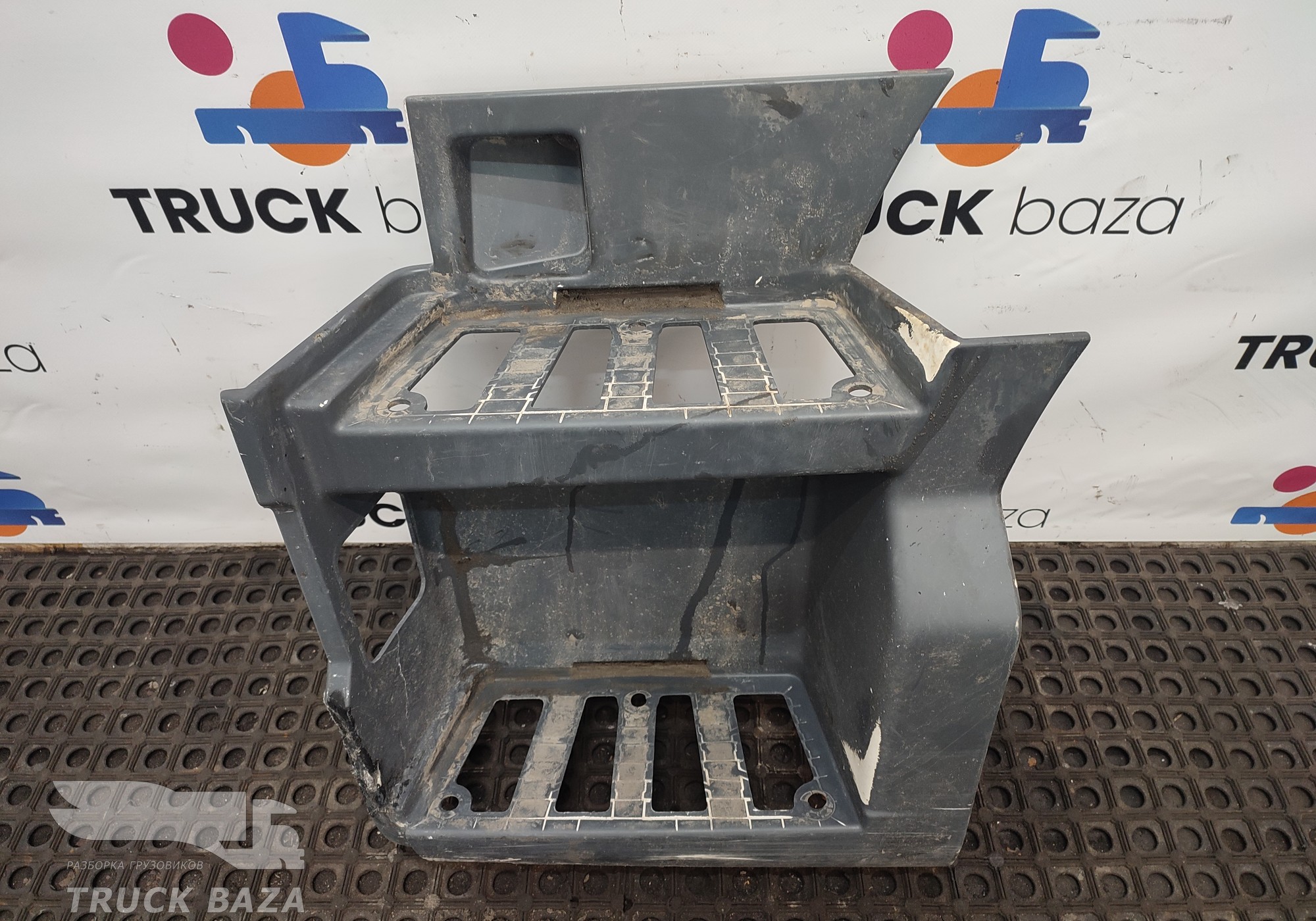 81615200091 Корпус подножек левый для Man TGX TG3 (с 2020)