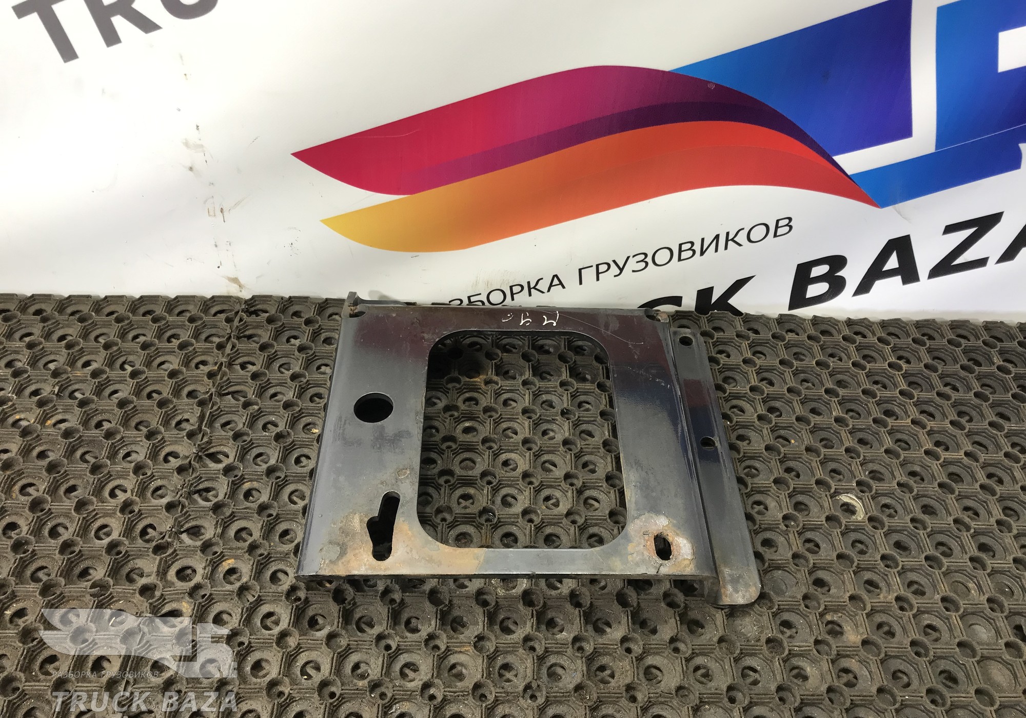 81155025361 Кронштейн глушителя для Man