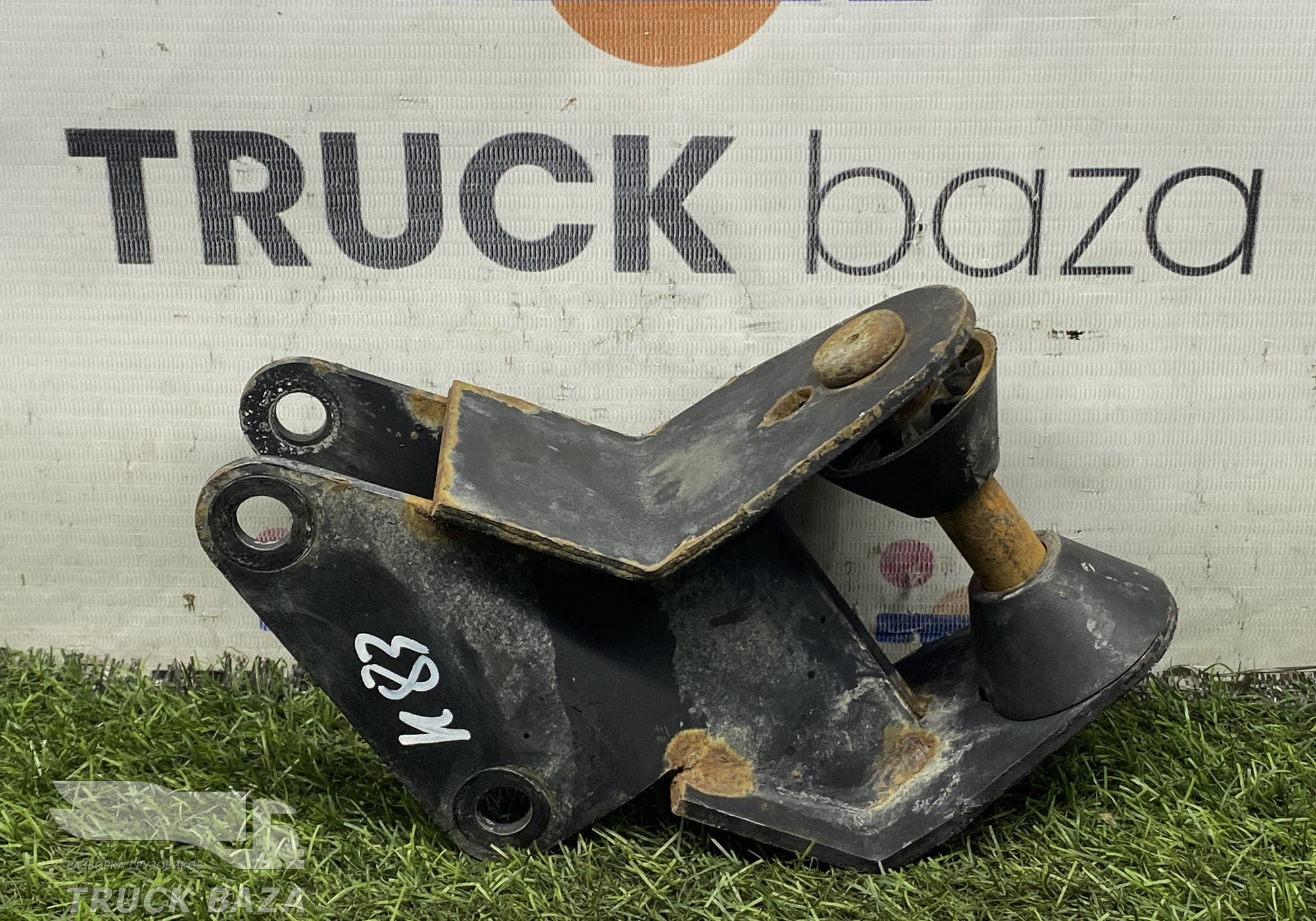 A9303100358 Ответная часть замка кабины