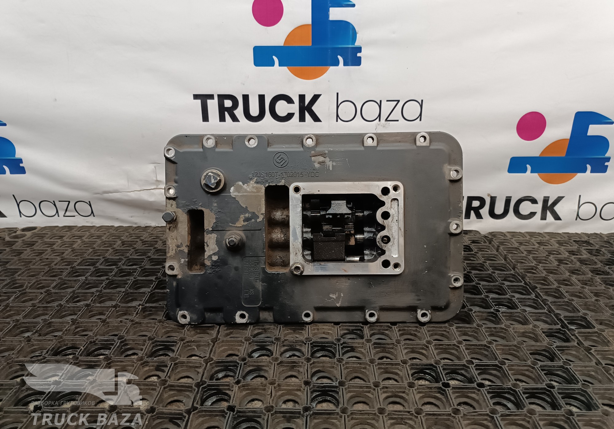 12JS160T1702012Y Крышка верхняя для Shacman X3000 (с 2014)