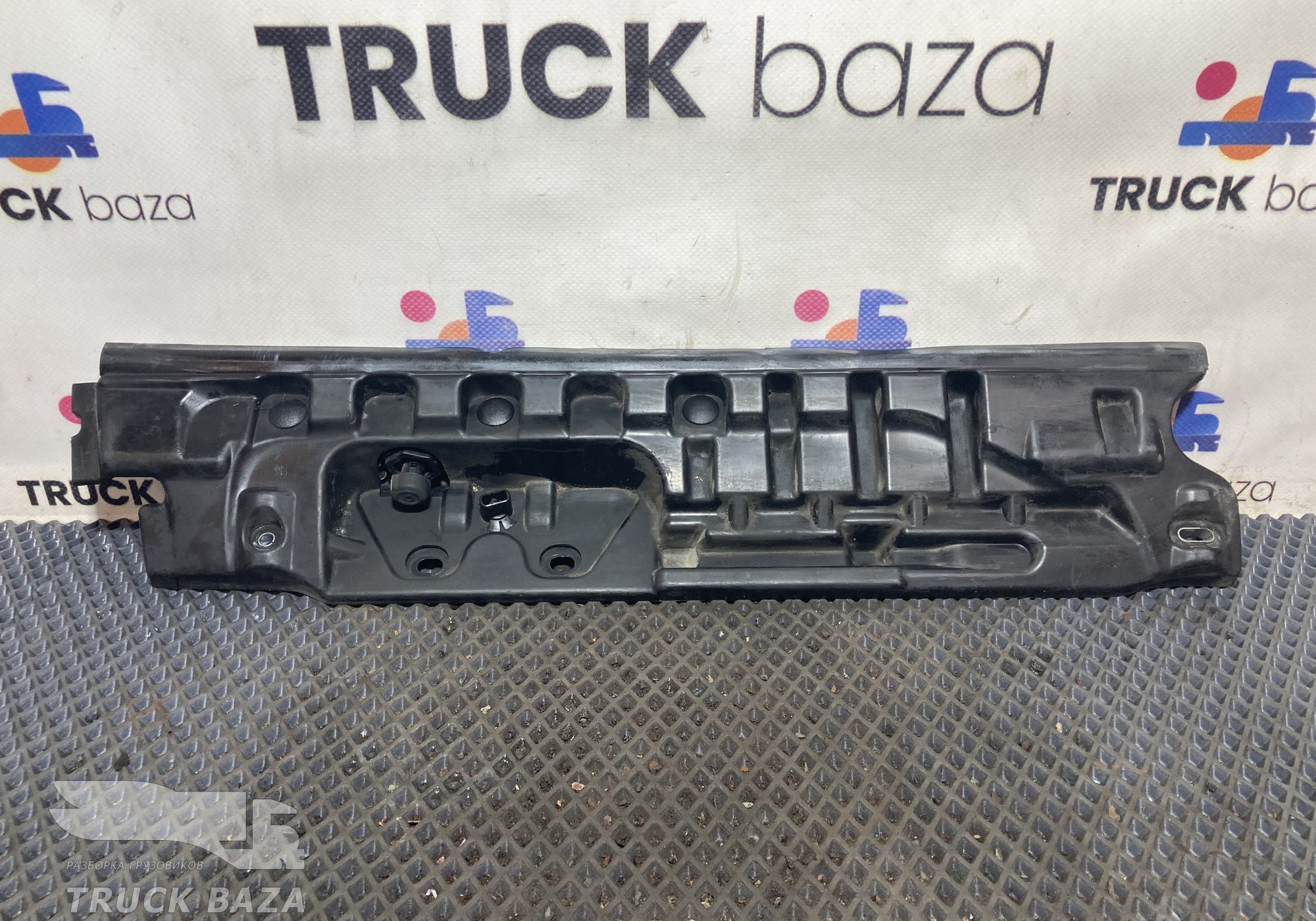 82555259 Уплотнитель капота левый для Renault T (с 2013)