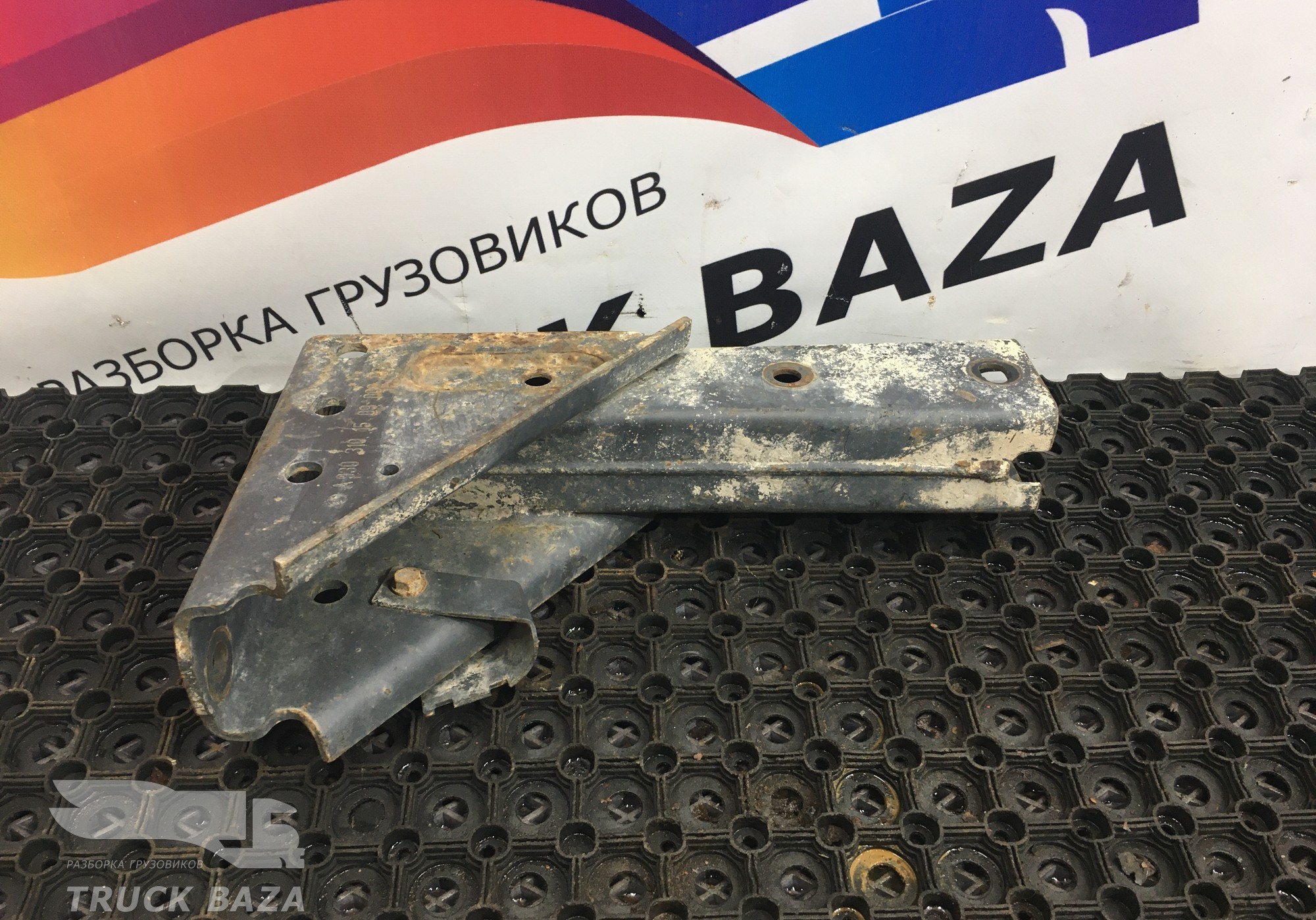 9303101609 Кронштейн усилителя переднего бампера для Mercedes-Benz