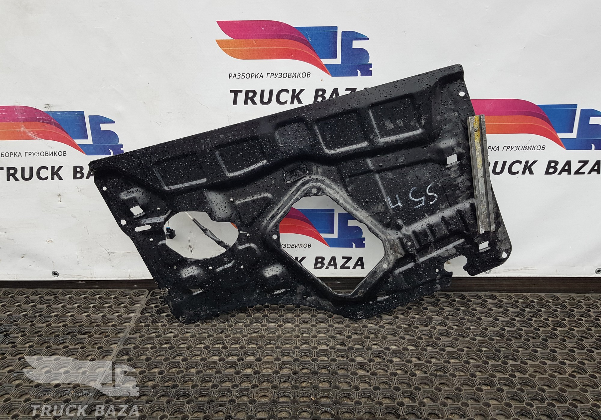 1724880 Панель двери правой для Scania