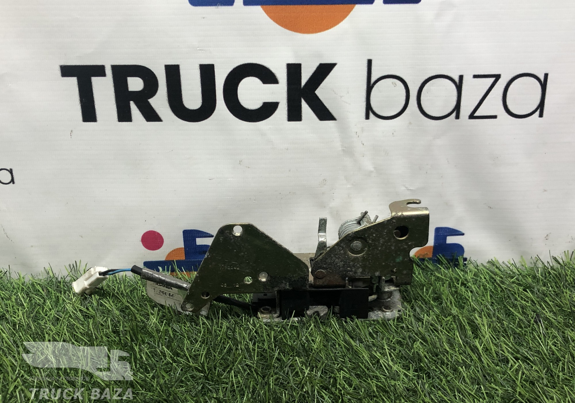 1867658 Замок двери правой