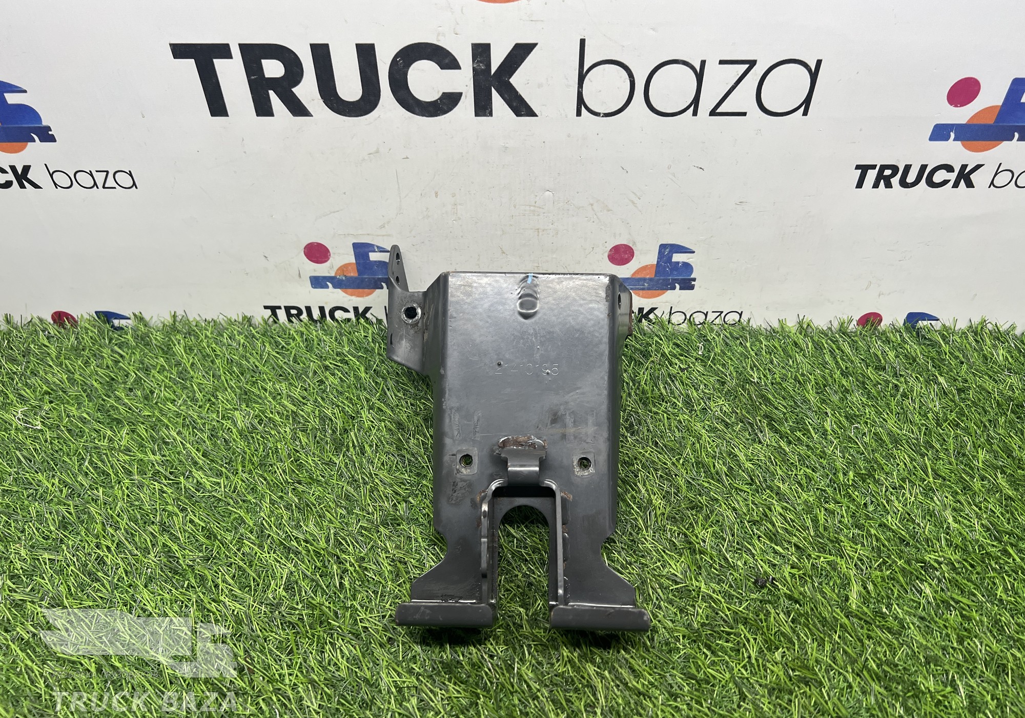 21410195 Кронштейн бачка ГУРа для Volvo FM II (с 2002)