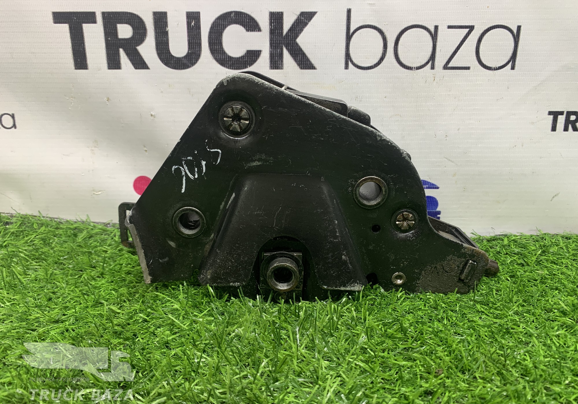 1810345 Замок кабины