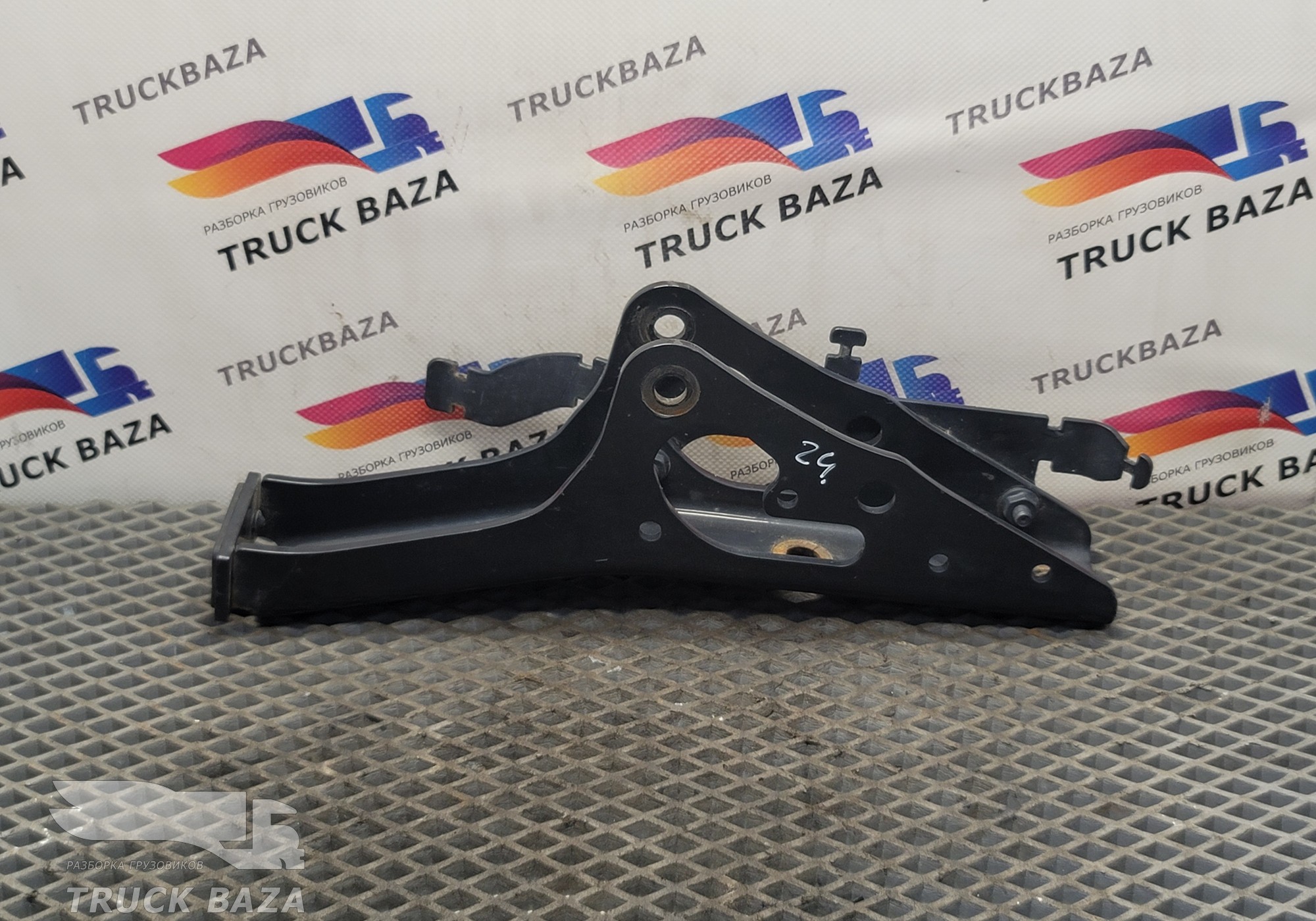 81417010092 Кронштейн подушки кабины передний для Man TGA