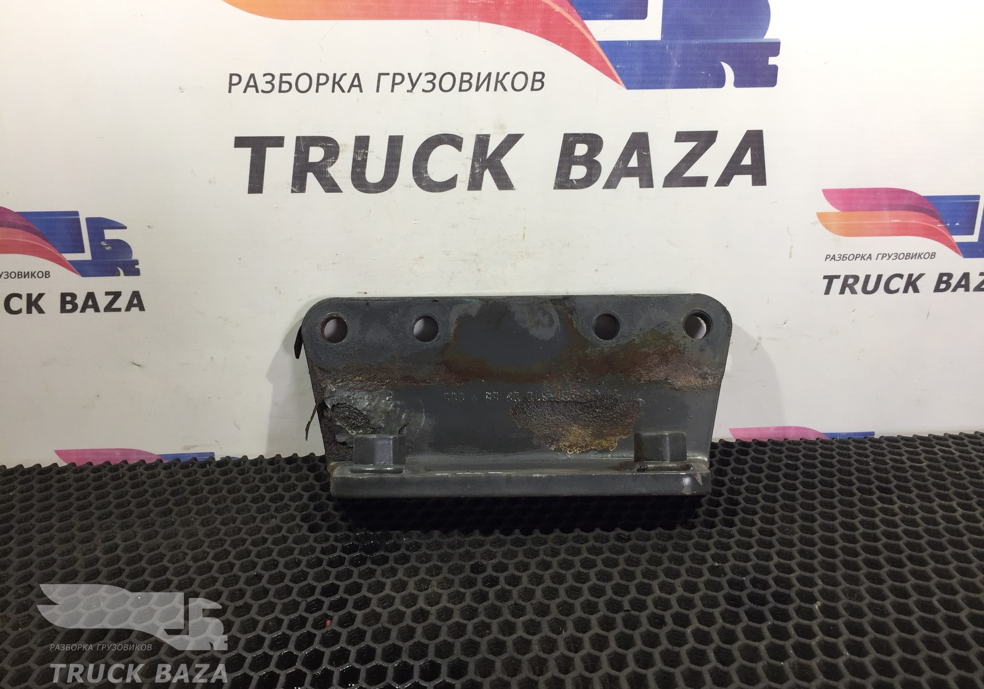 A9303100258 Крепление кронштейна перекидок для Mercedes-Benz Axor II (с 2004 по 2010)