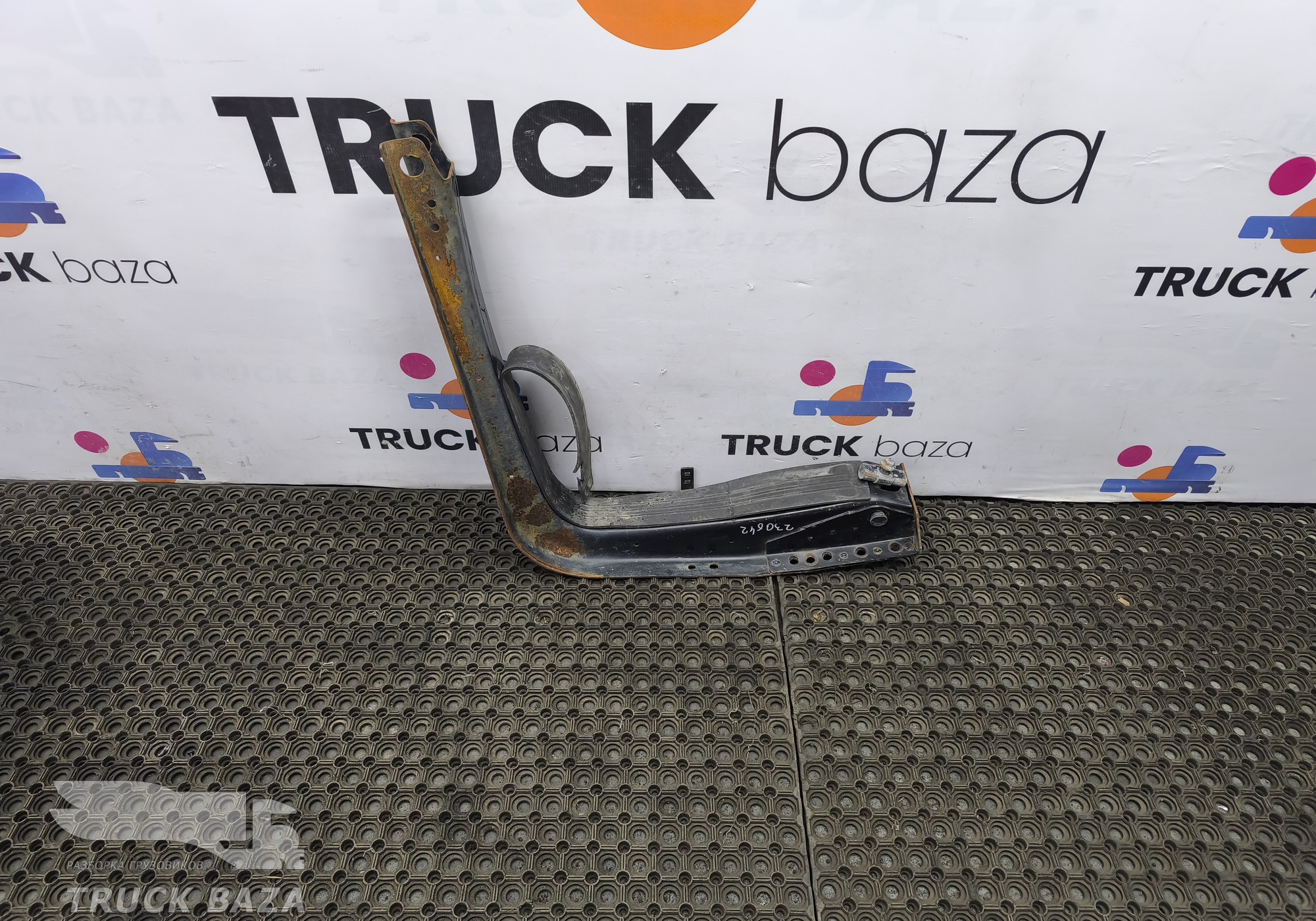 1101105H02C1 Кронштейн топливного бака для DongFeng GX DFH4180