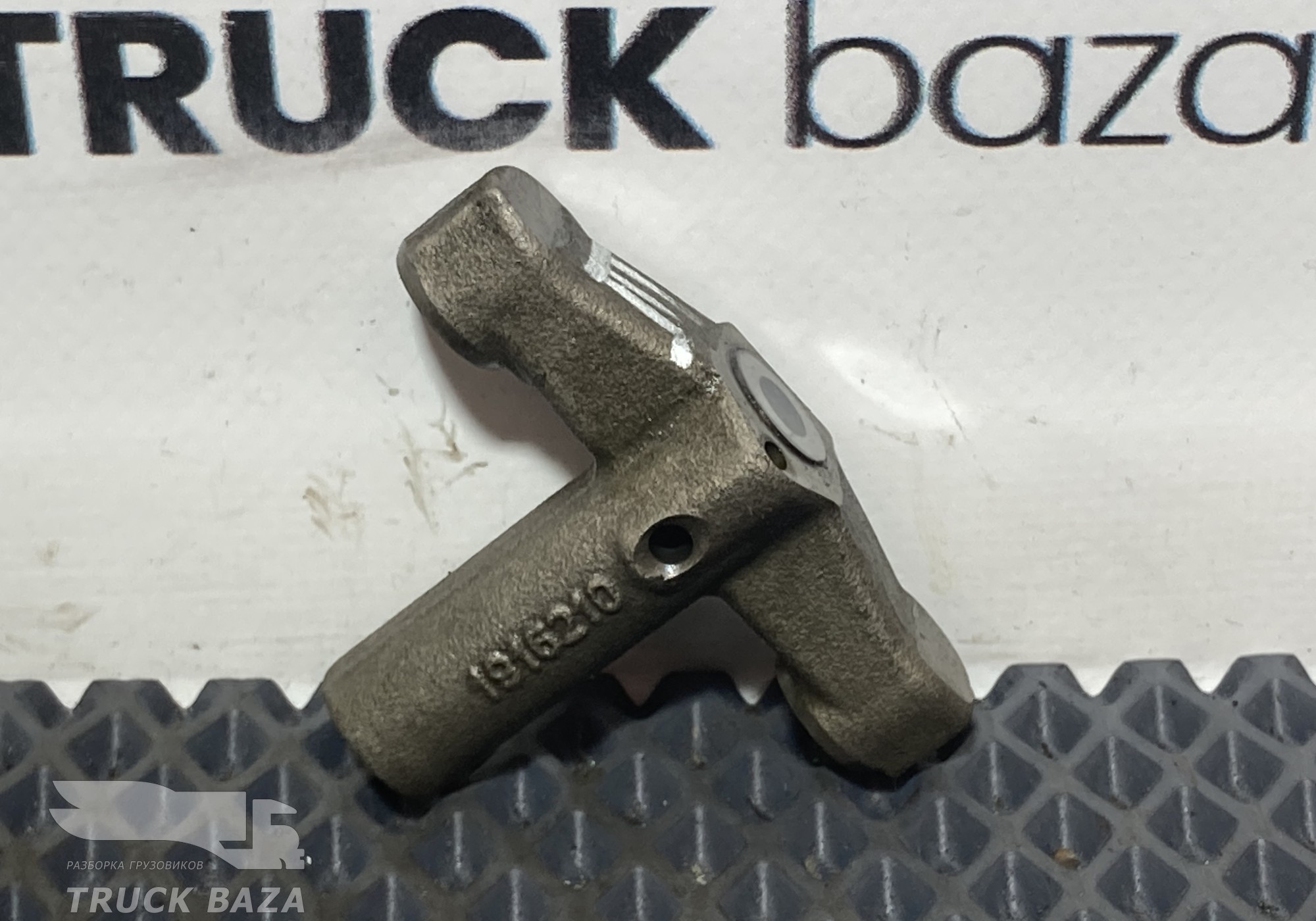 1916210 Коромысло