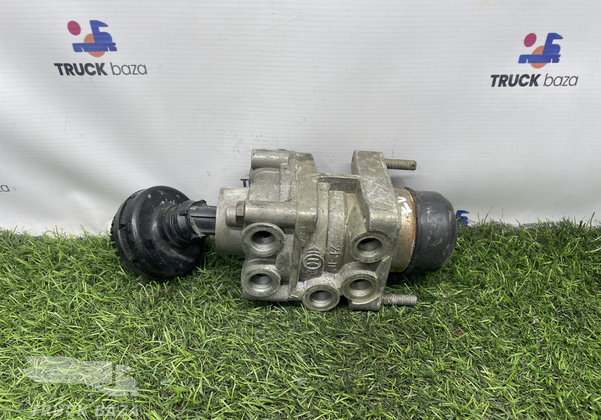 MB4803 Кран тормозной главный