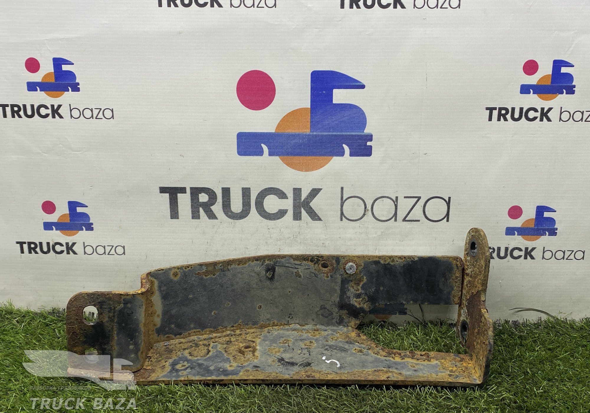 5490840504010 Кронштейн подножки правый для КАМАЗ 5490 (с 2013)