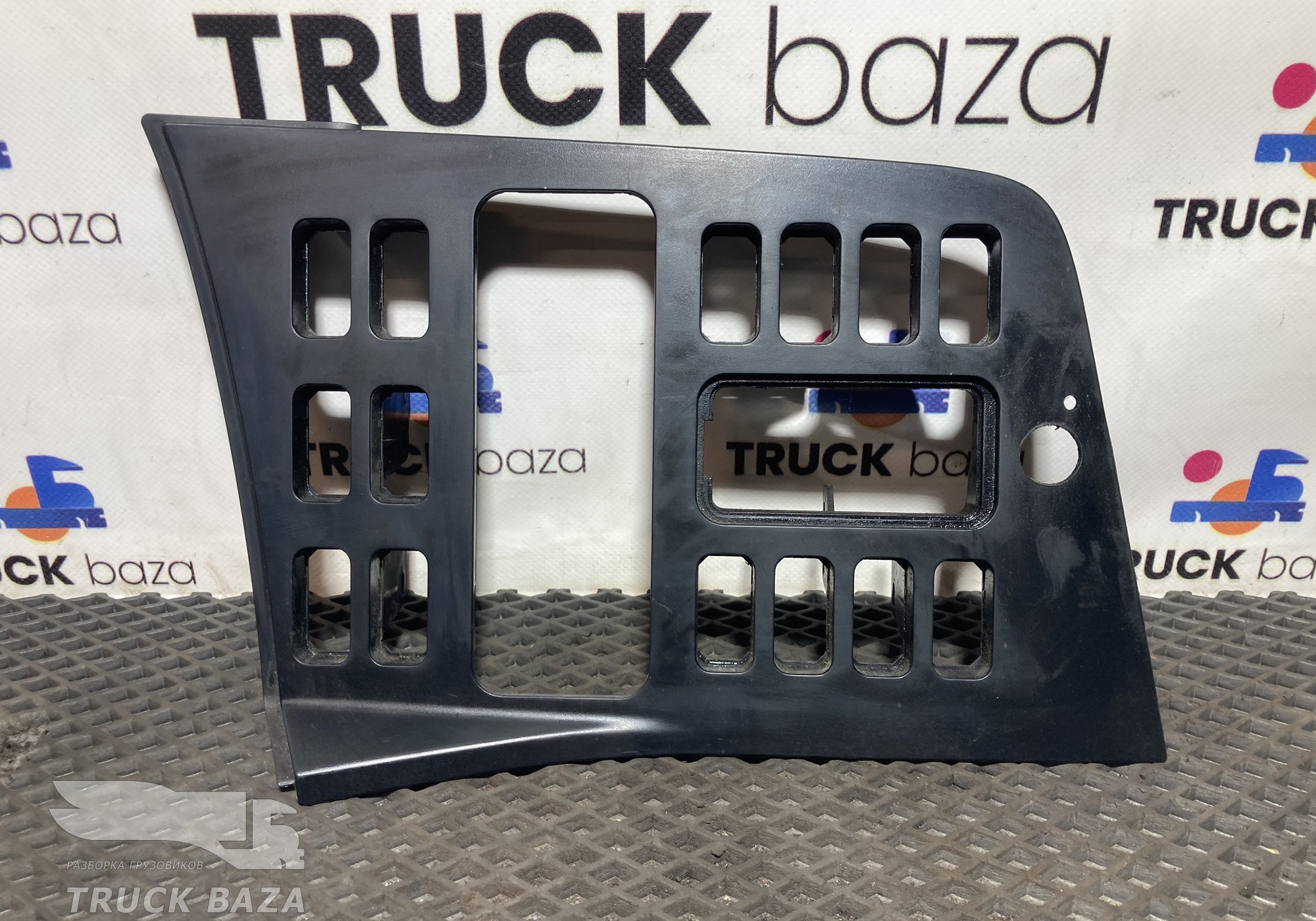 9406802207 Накладка декоративная для КАМАЗ 5490 (с 2013)