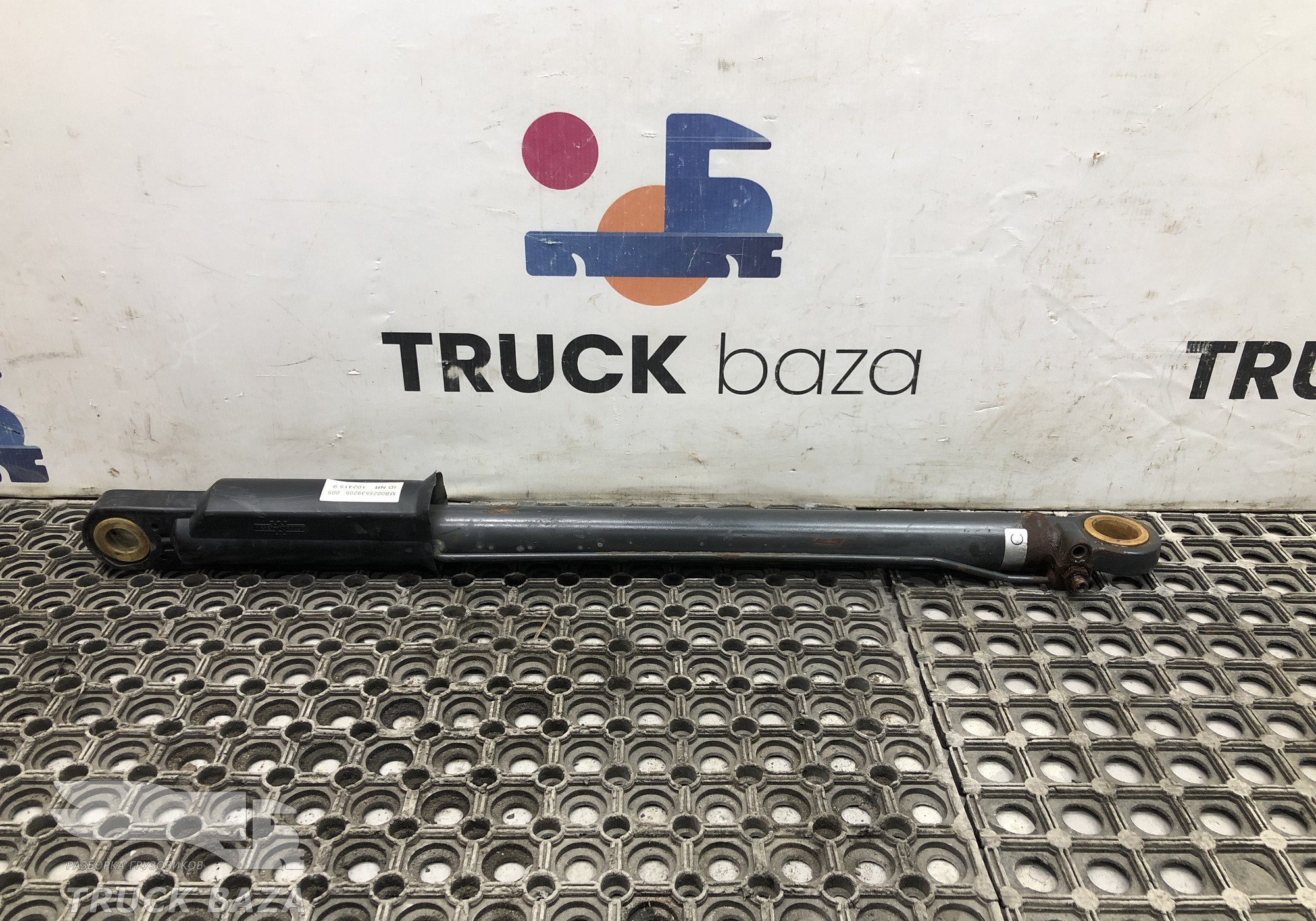 A0025539205 Цилиндр подъема кабины