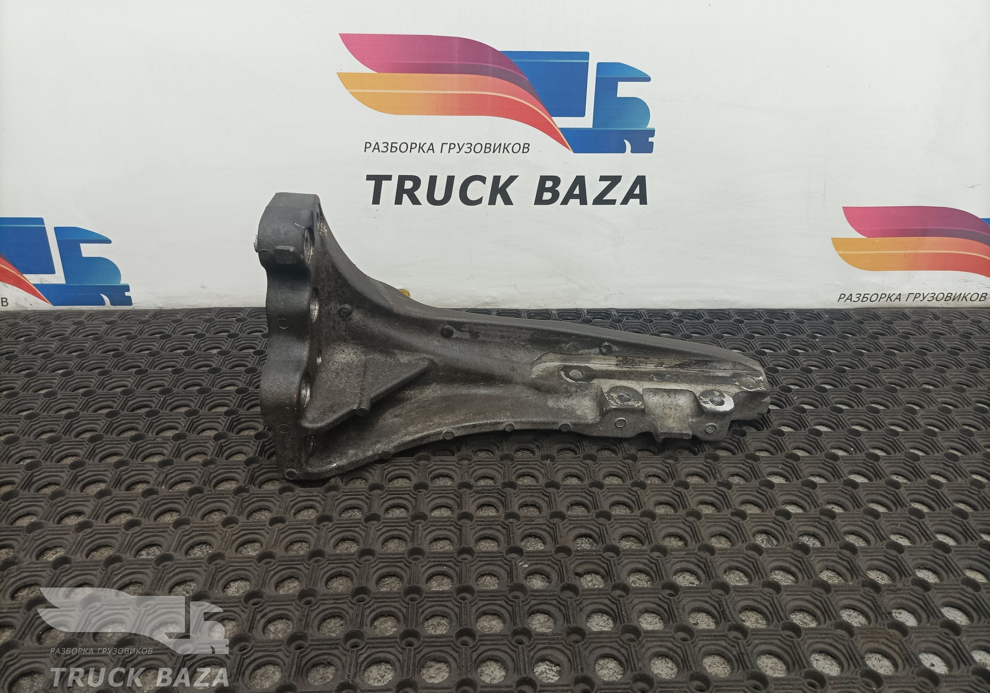 7421639760 Кронштейн глушителя для Volvo