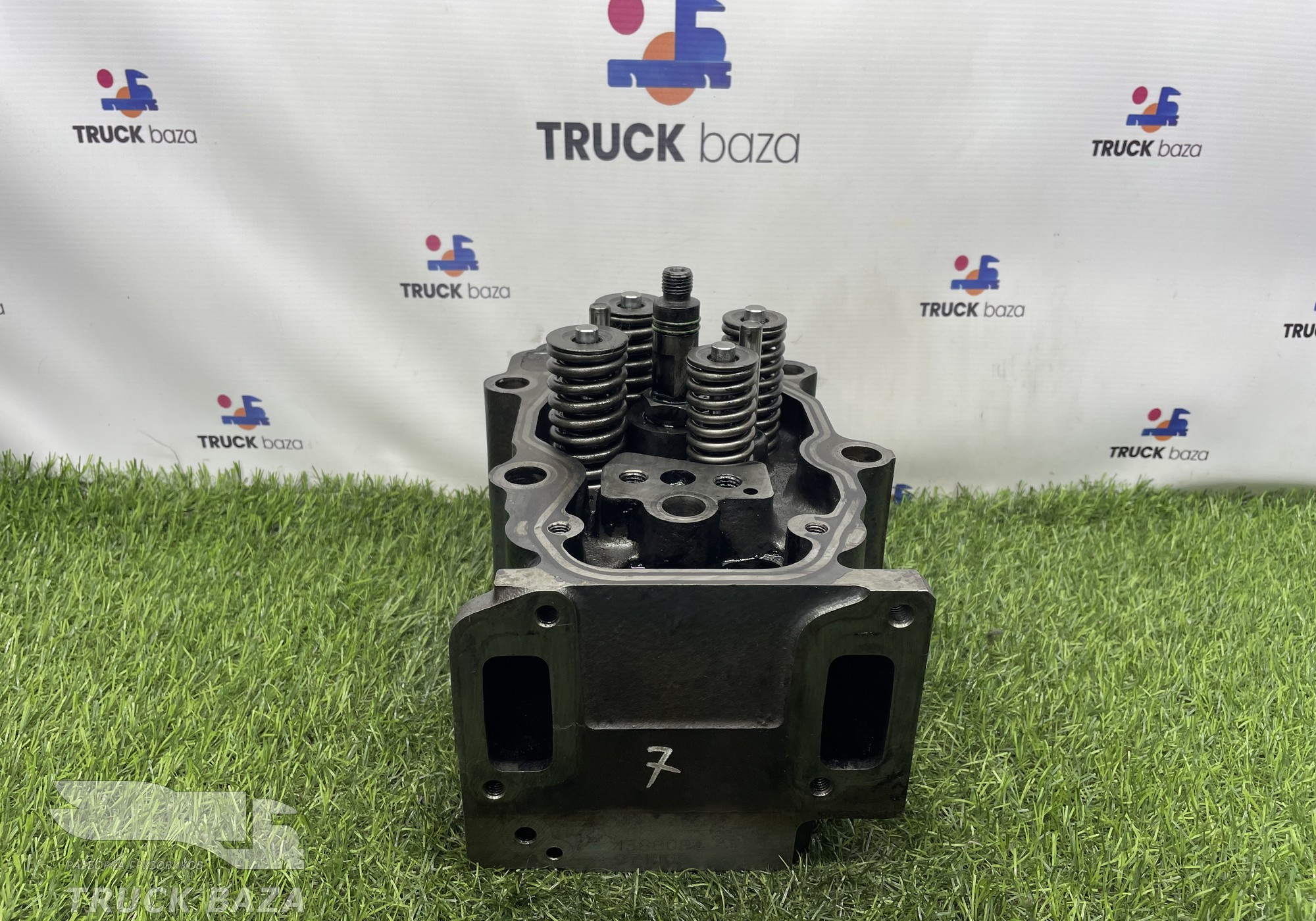 1388084 Головка блока цилиндров