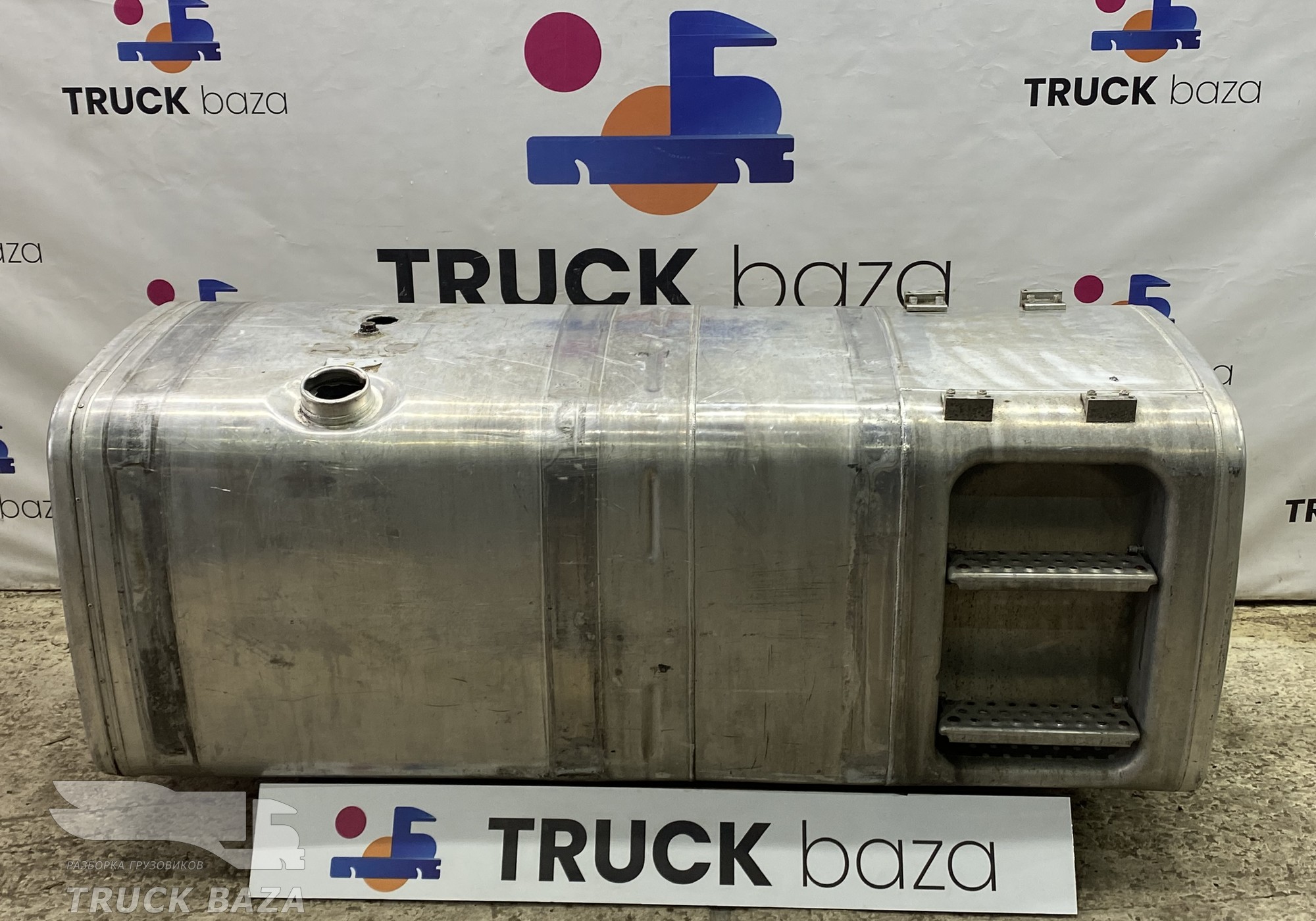 81122016503 Бак топливный 760L