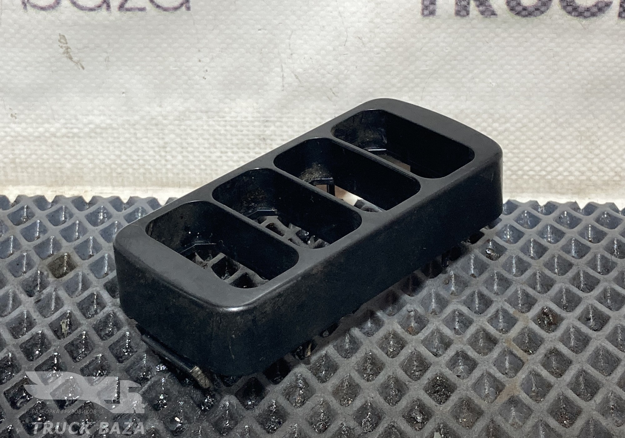 A9406800034 Рамка кнопок для КАМАЗ 5490 (с 2013)