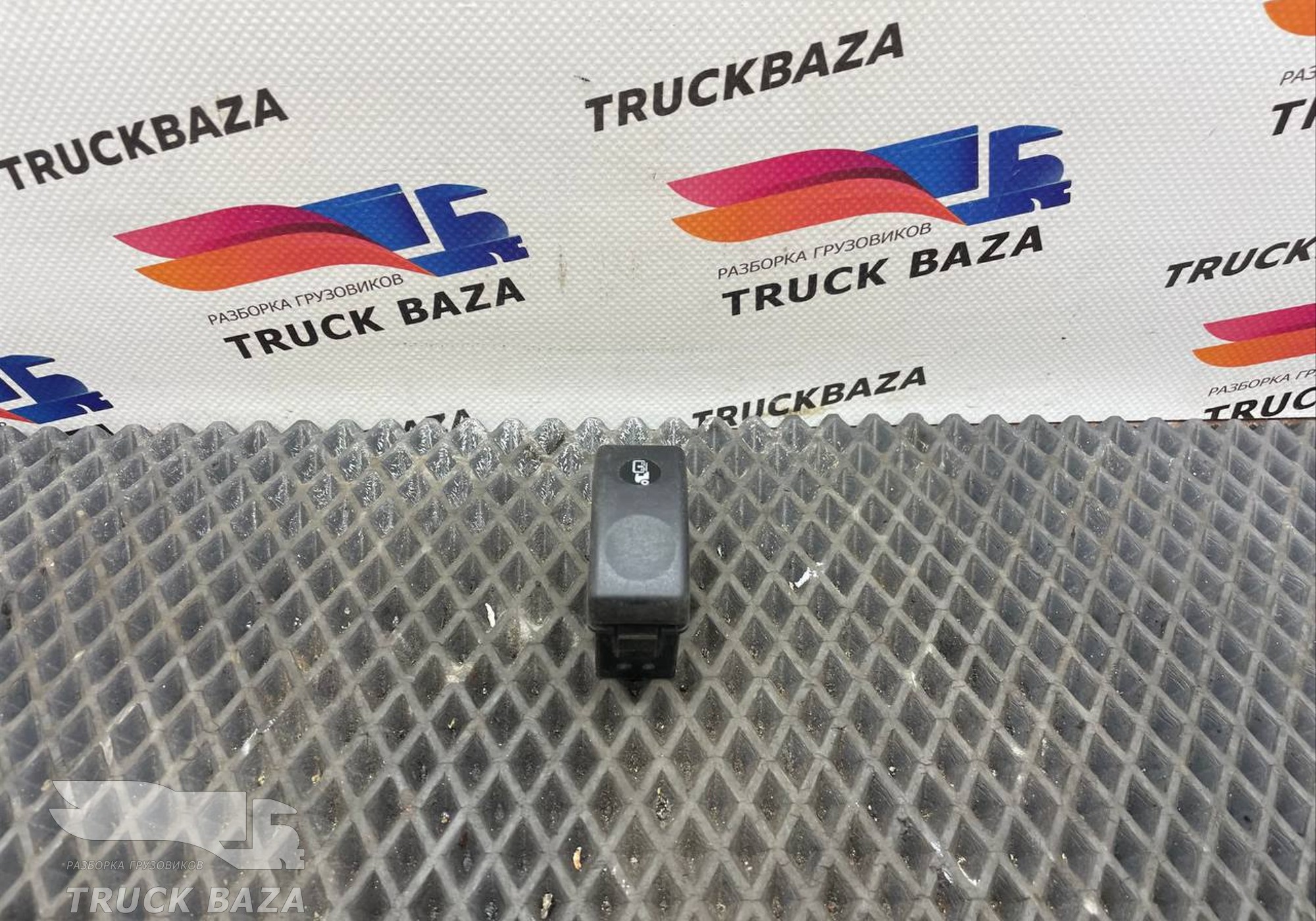 1810759 Кнопка люка для Daf XF105 (с 2005)