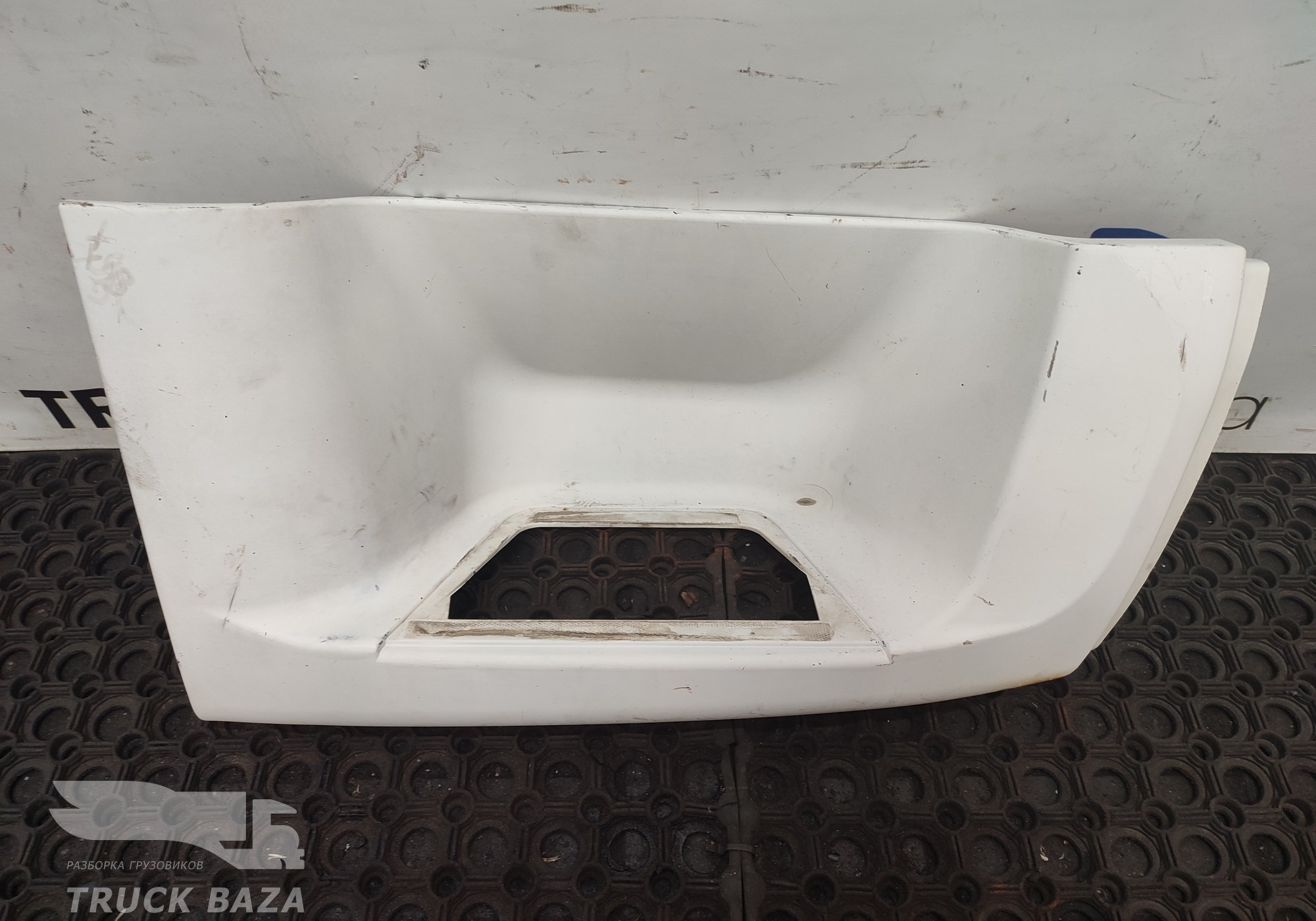 1642683 Корпус подножки правой для Daf XF105 (с 2005)