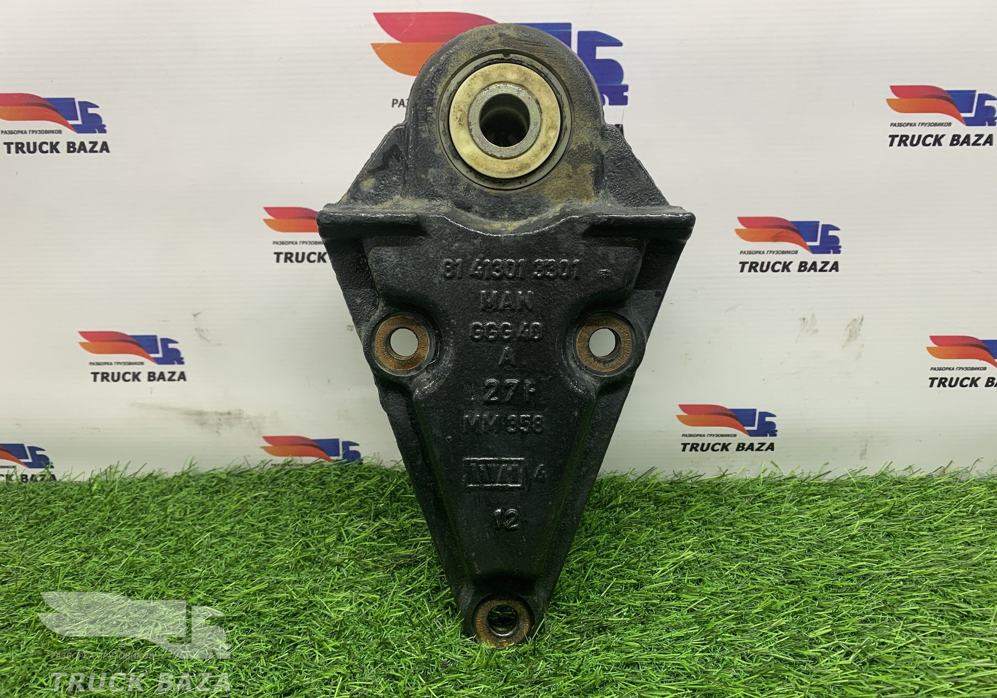 81413013301 Кронштейн передней рессоры