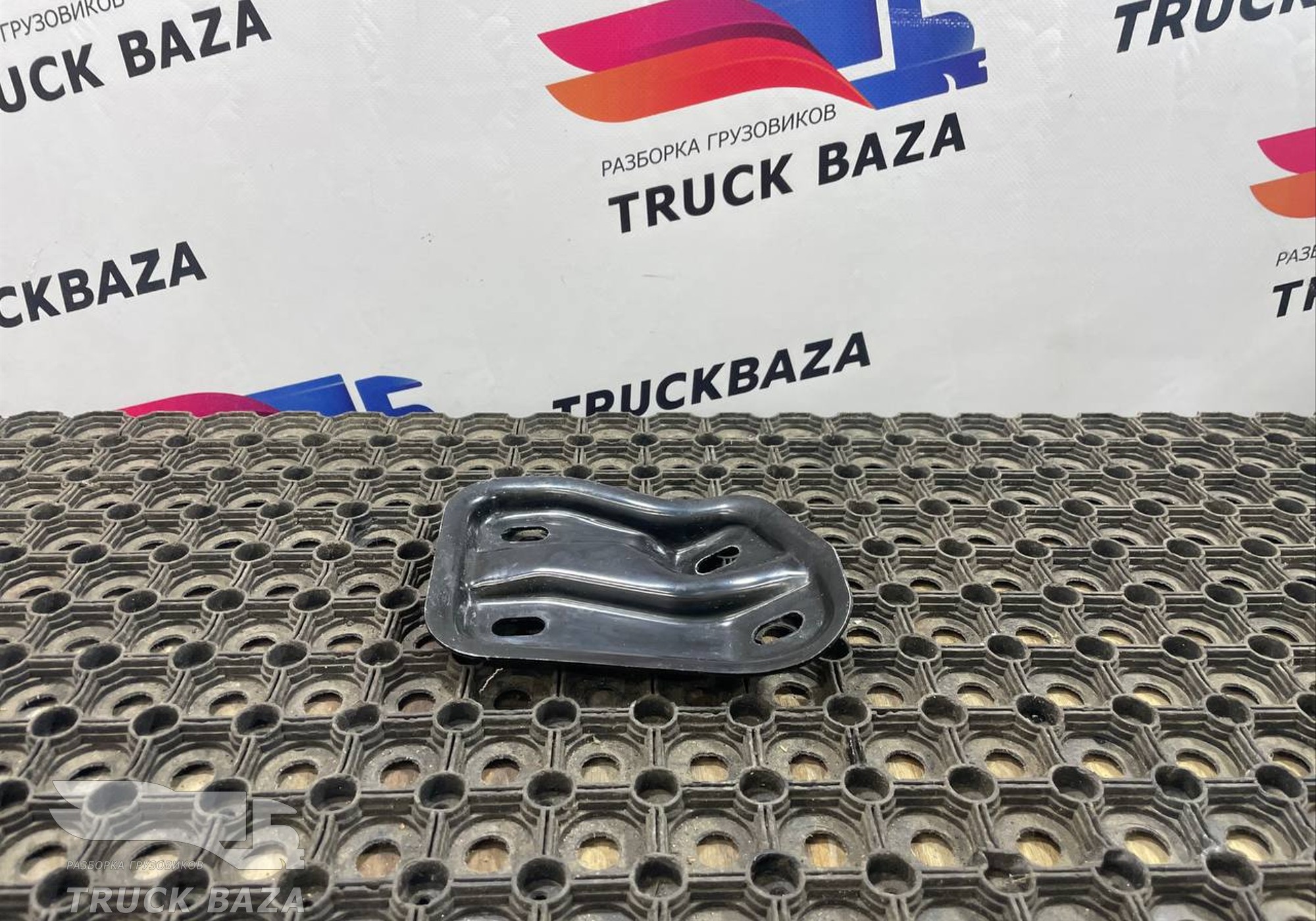 9606890742 Кронштейн торпедо правый для Mercedes-Benz Actros New Actros MP4 (с 2011)