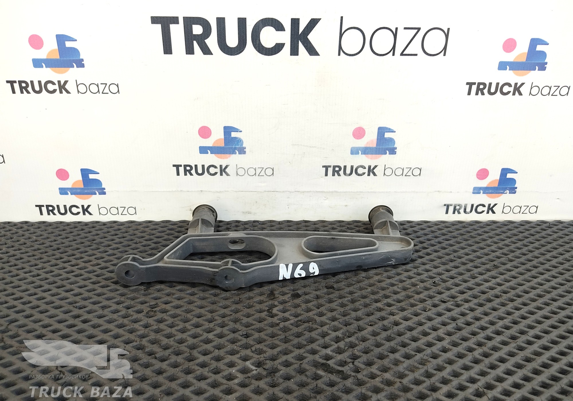 81637350028 Кронштейн козырька солнцезащитного