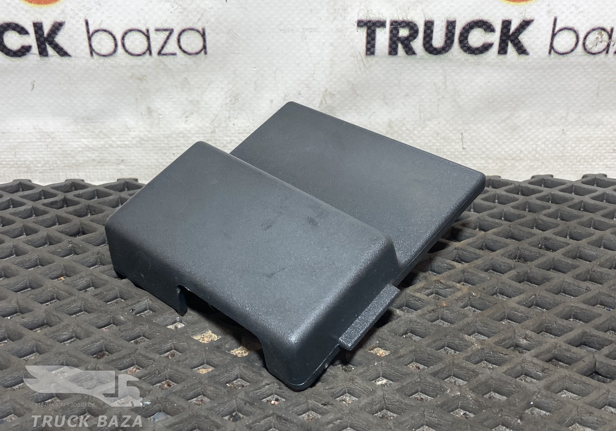 82846118 Накладка петли левая для Volvo FH 4 (с 2012)